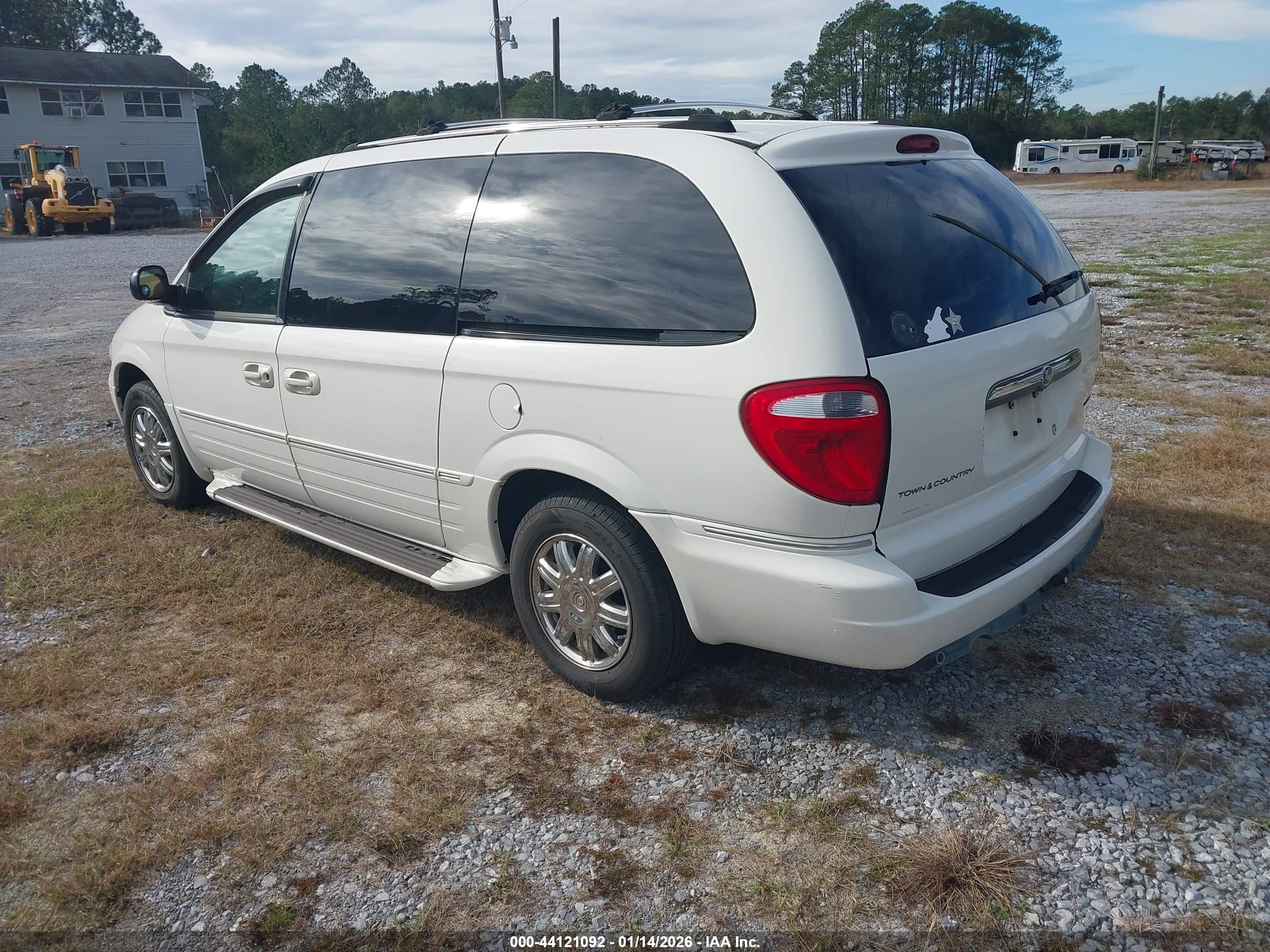 CHRYSLER TOWN image 3