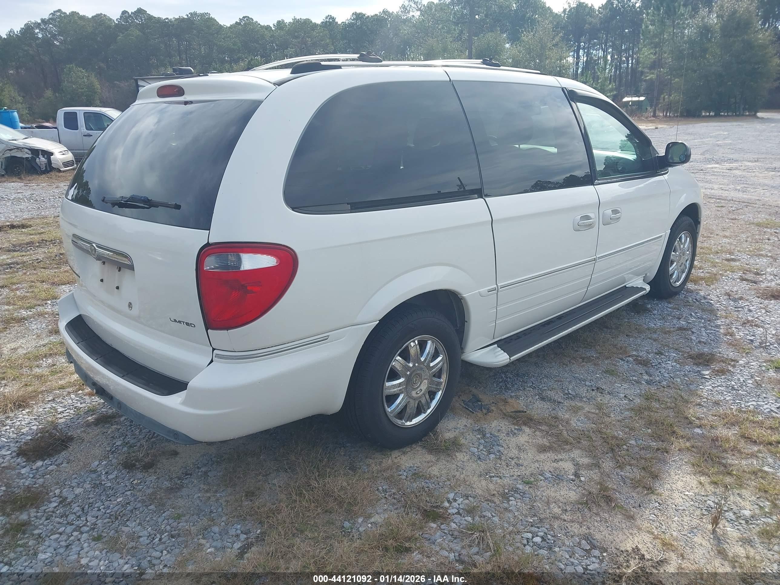 CHRYSLER TOWN image 4