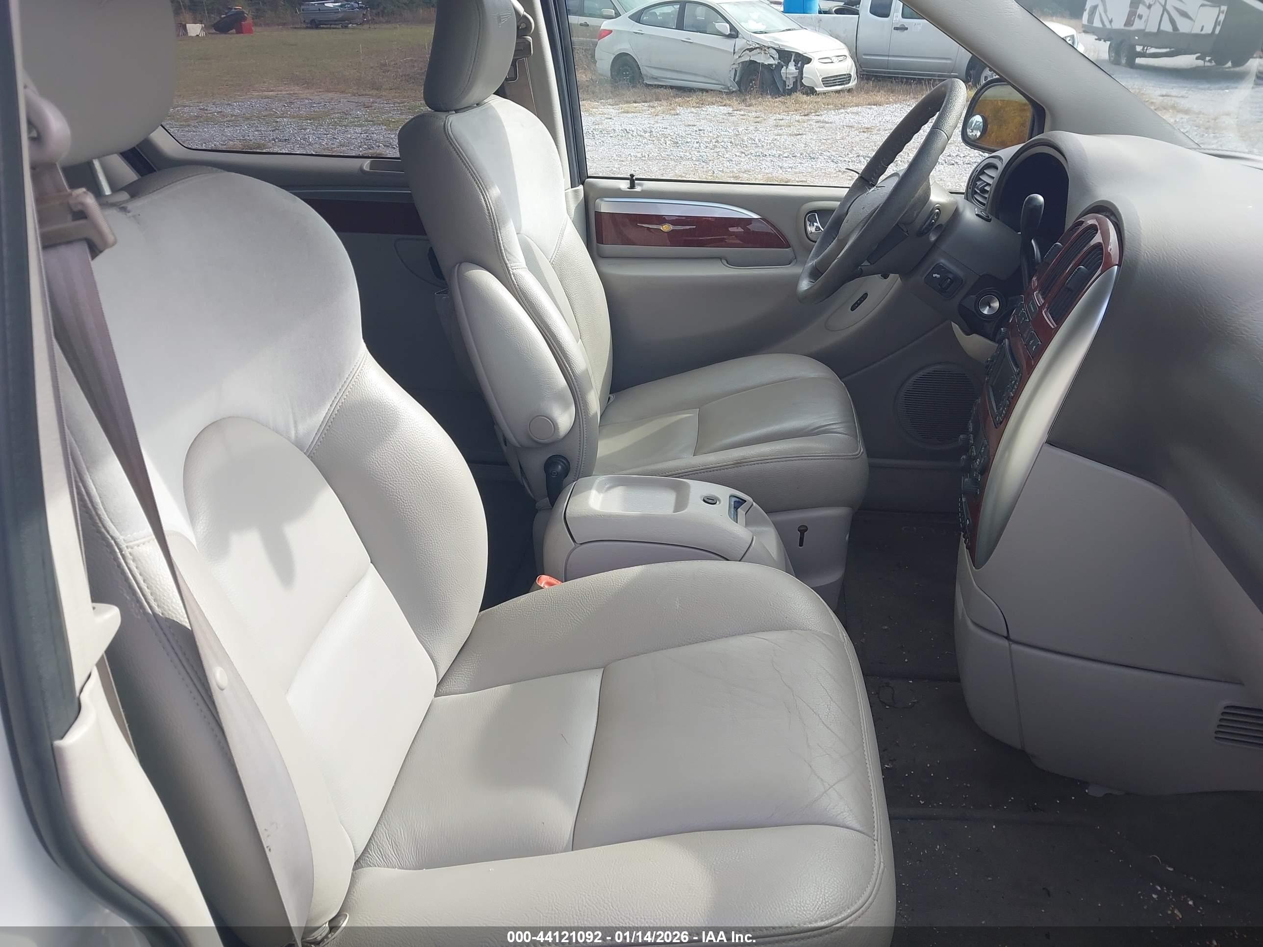 CHRYSLER TOWN image 5