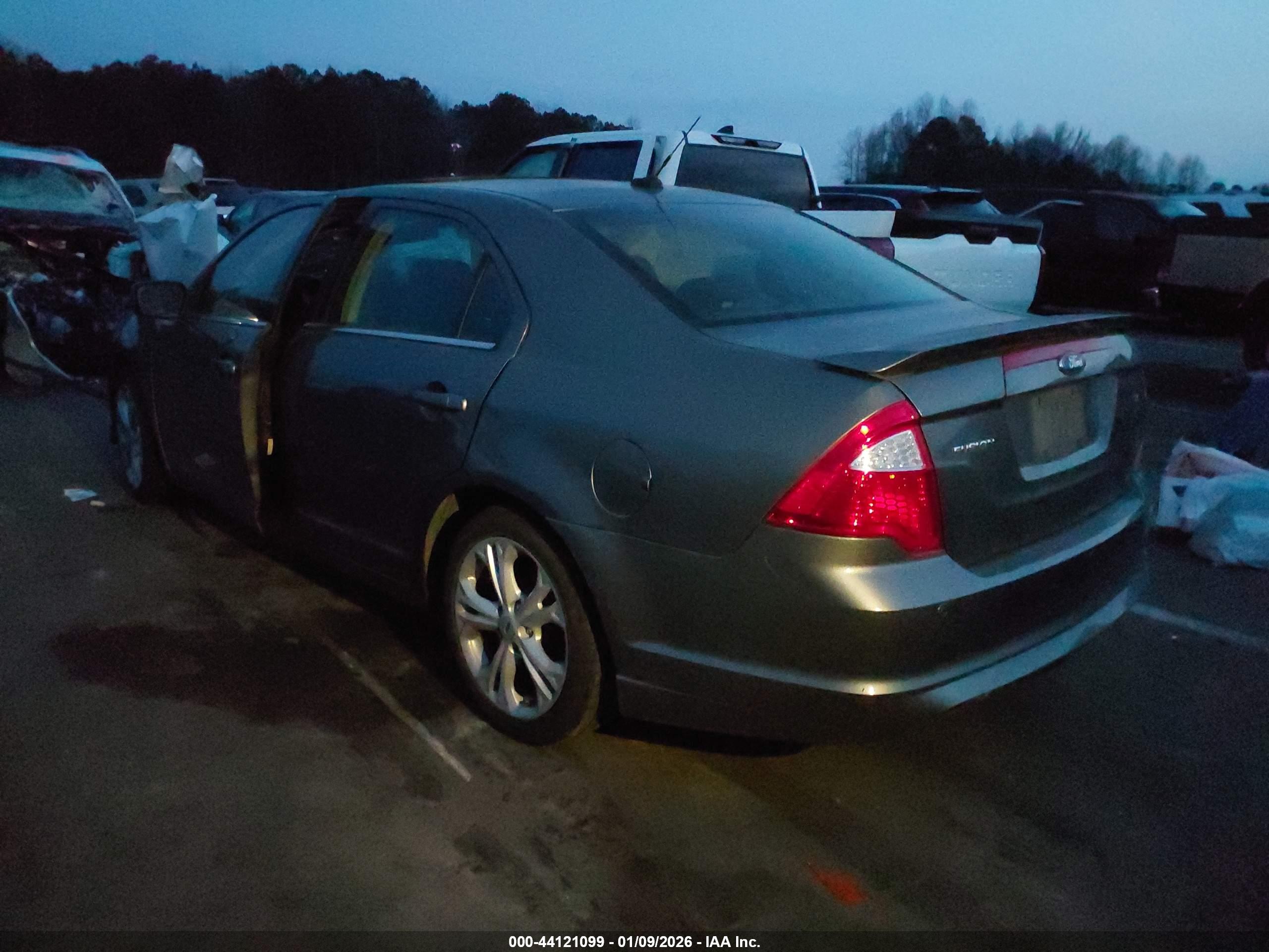 FORD FUSION image 3