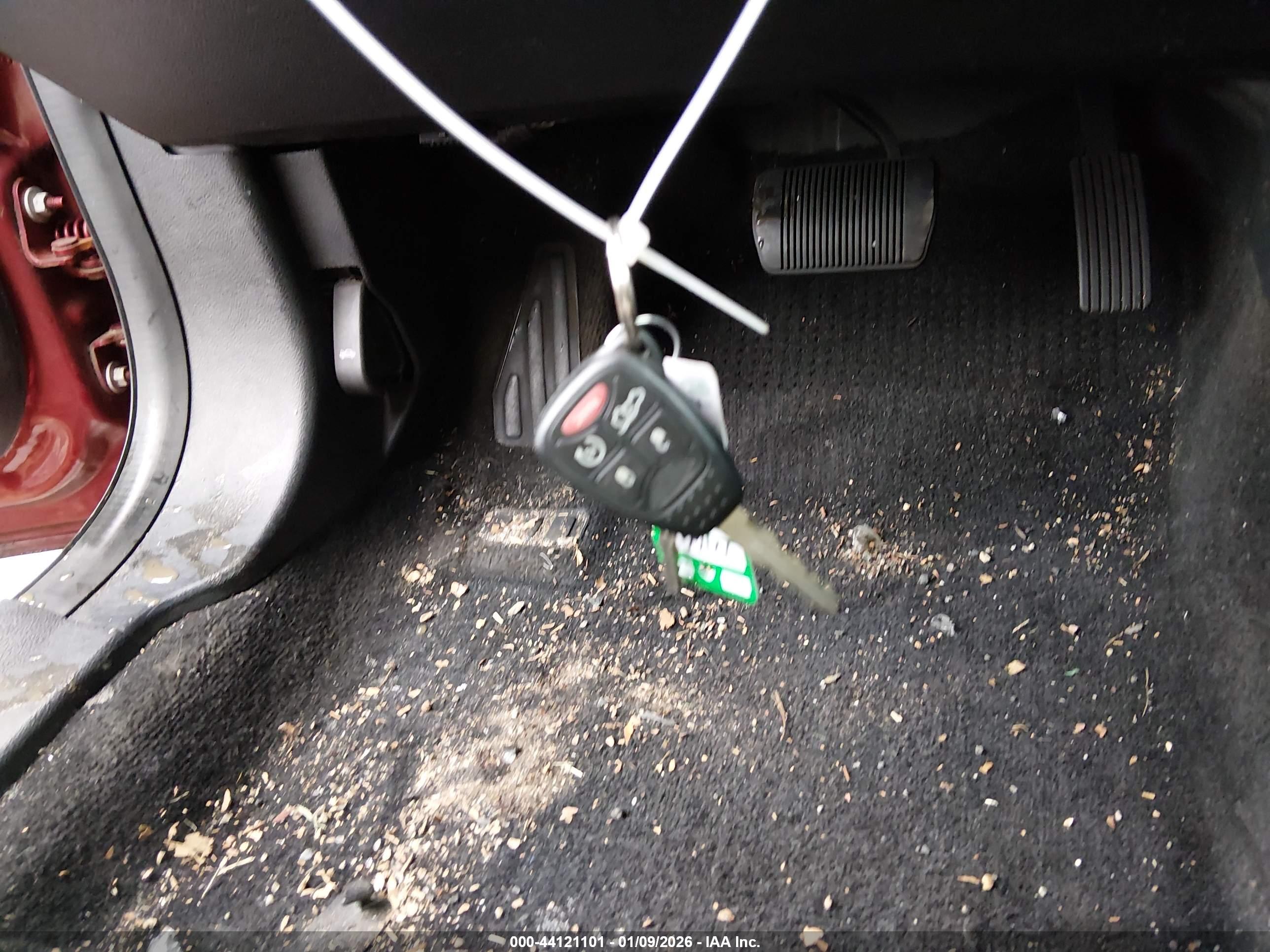 CHRYSLER 200 image 11