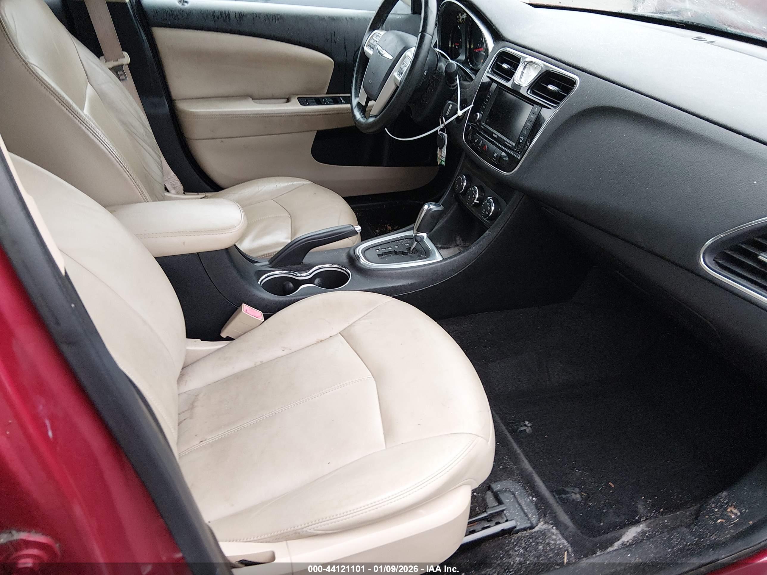 CHRYSLER 200 image 5