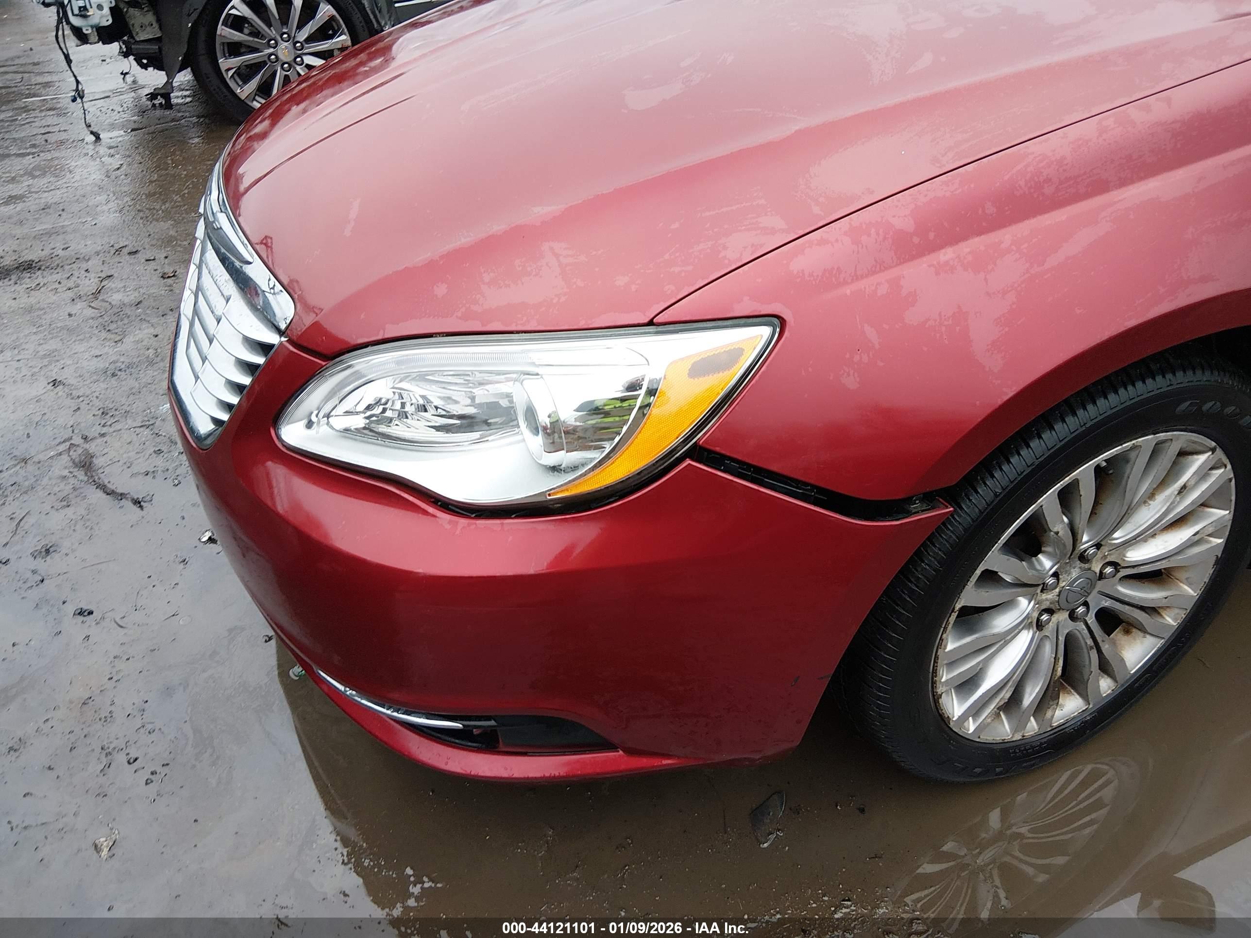 CHRYSLER 200 image 6