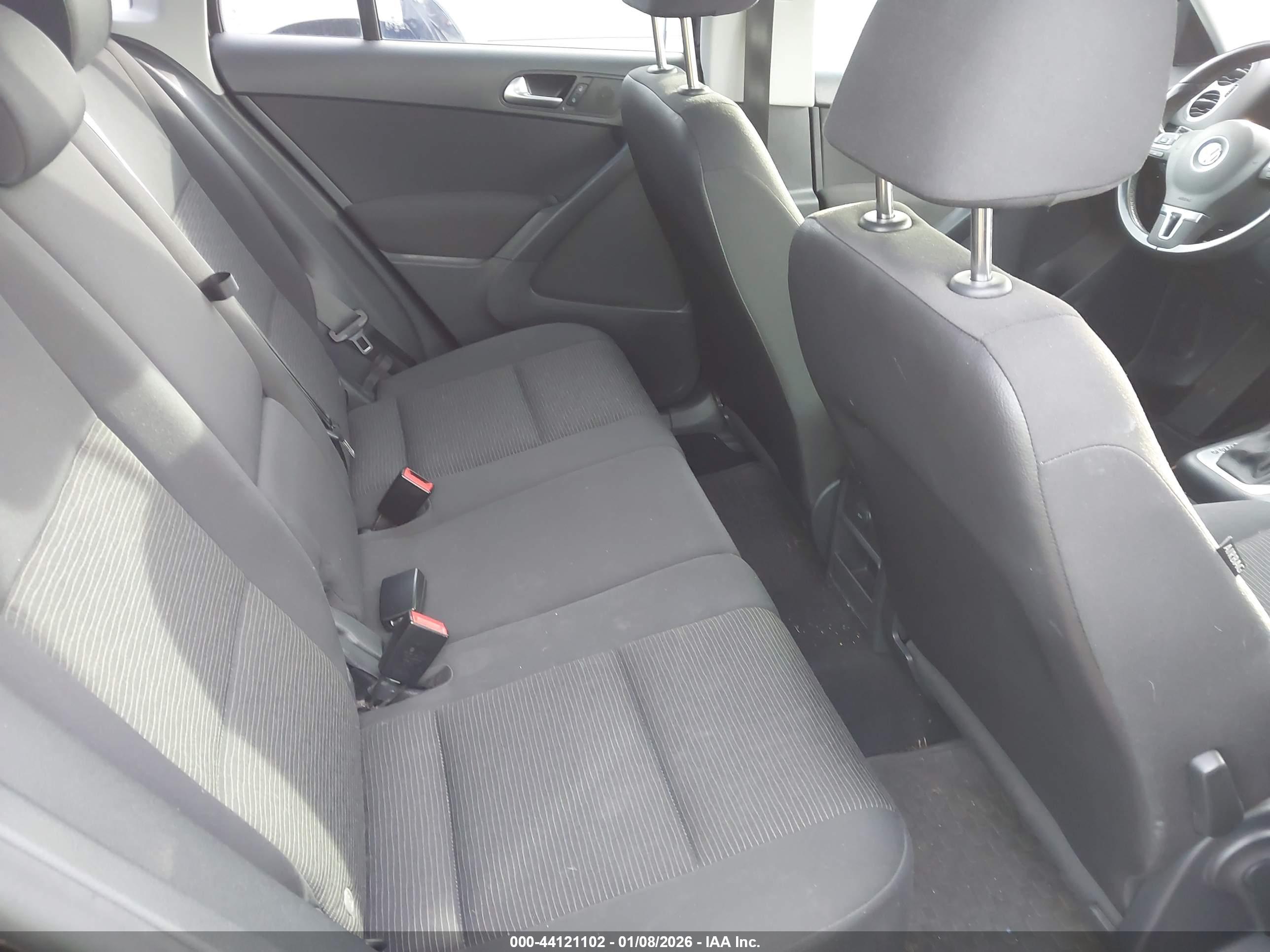 VOLKSWAGEN TIGUAN image 8