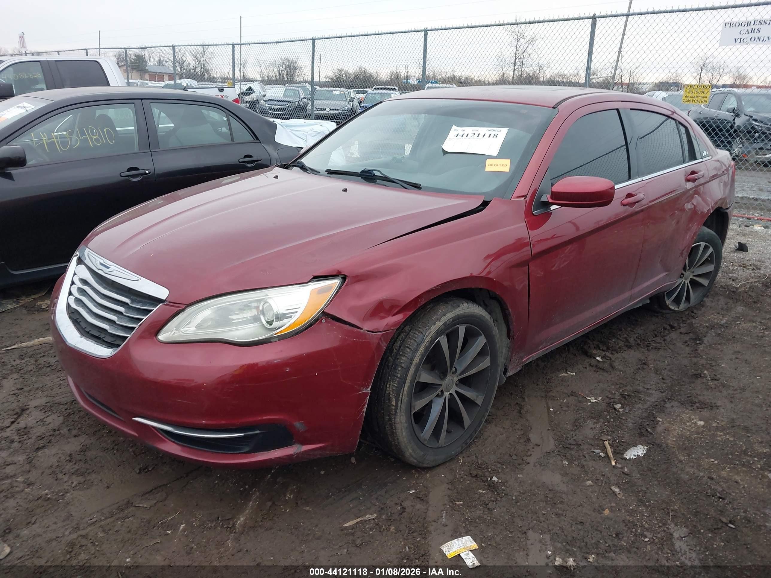 CHRYSLER 200 image 2