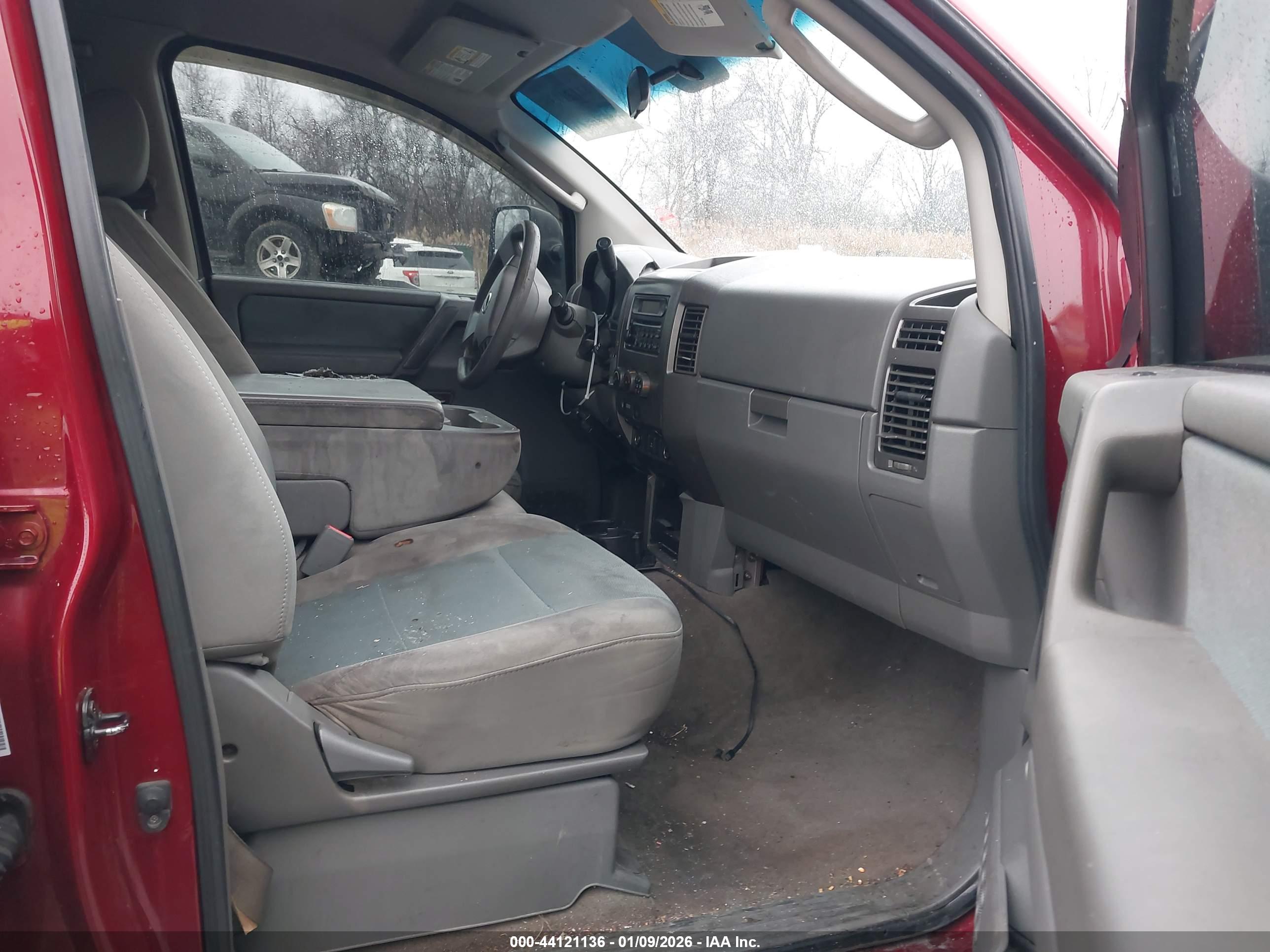 NISSAN TITAN image 5