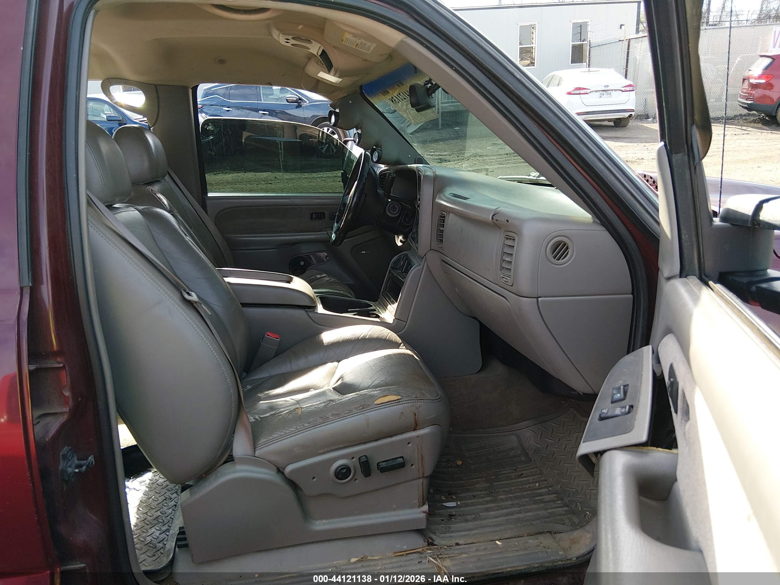 CHEVROLET SILVERADO image 5