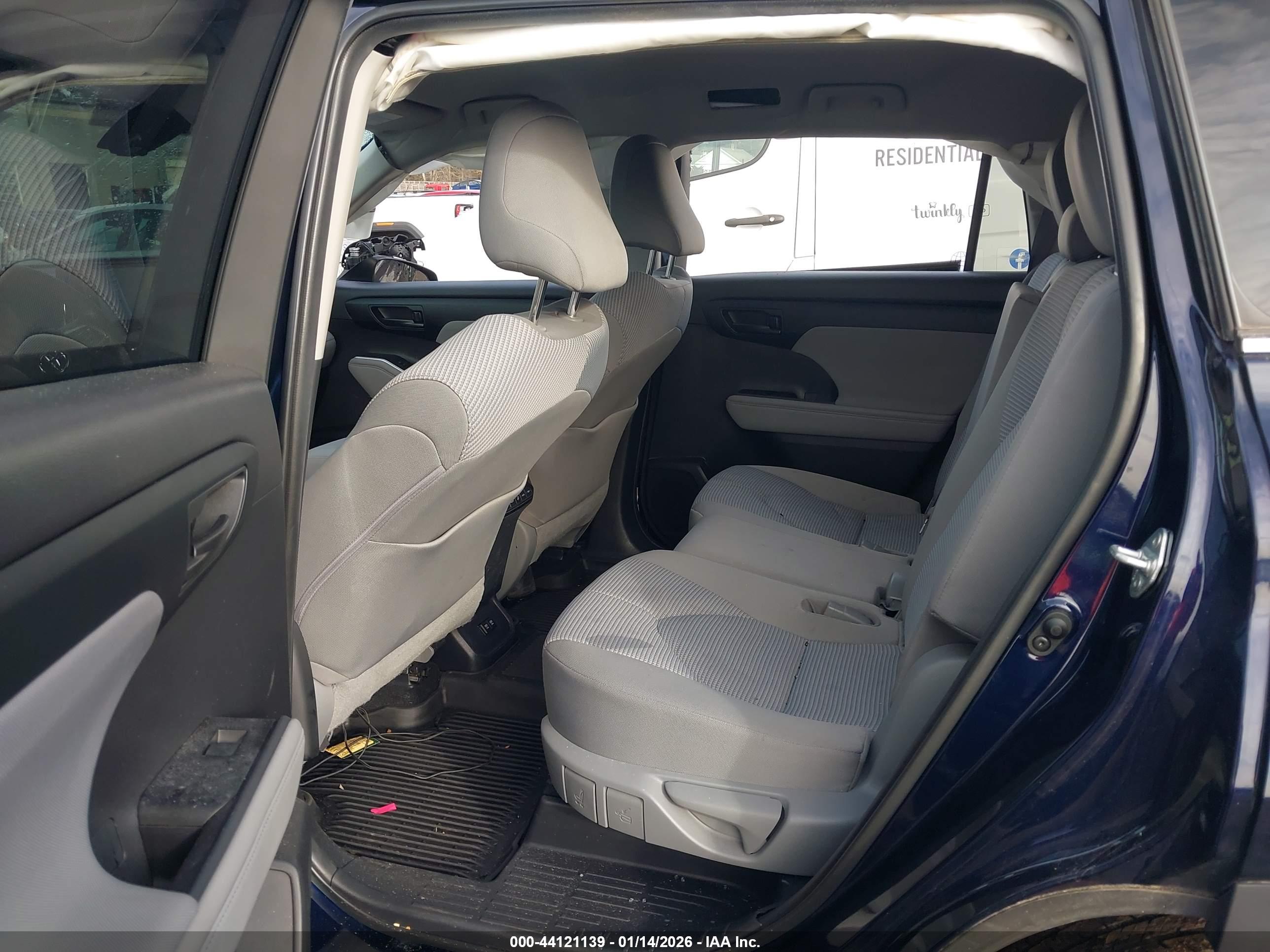 TOYOTA HIGHLANDER image 8