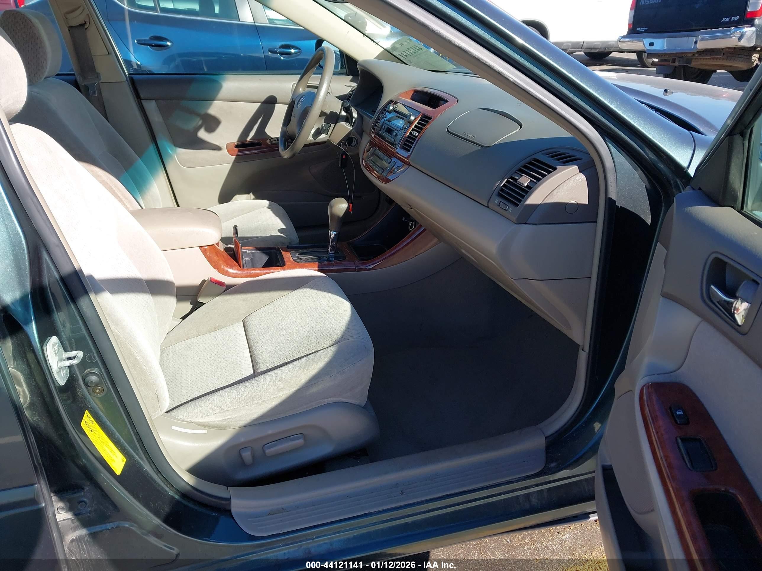 TOYOTA CAMRY image 5