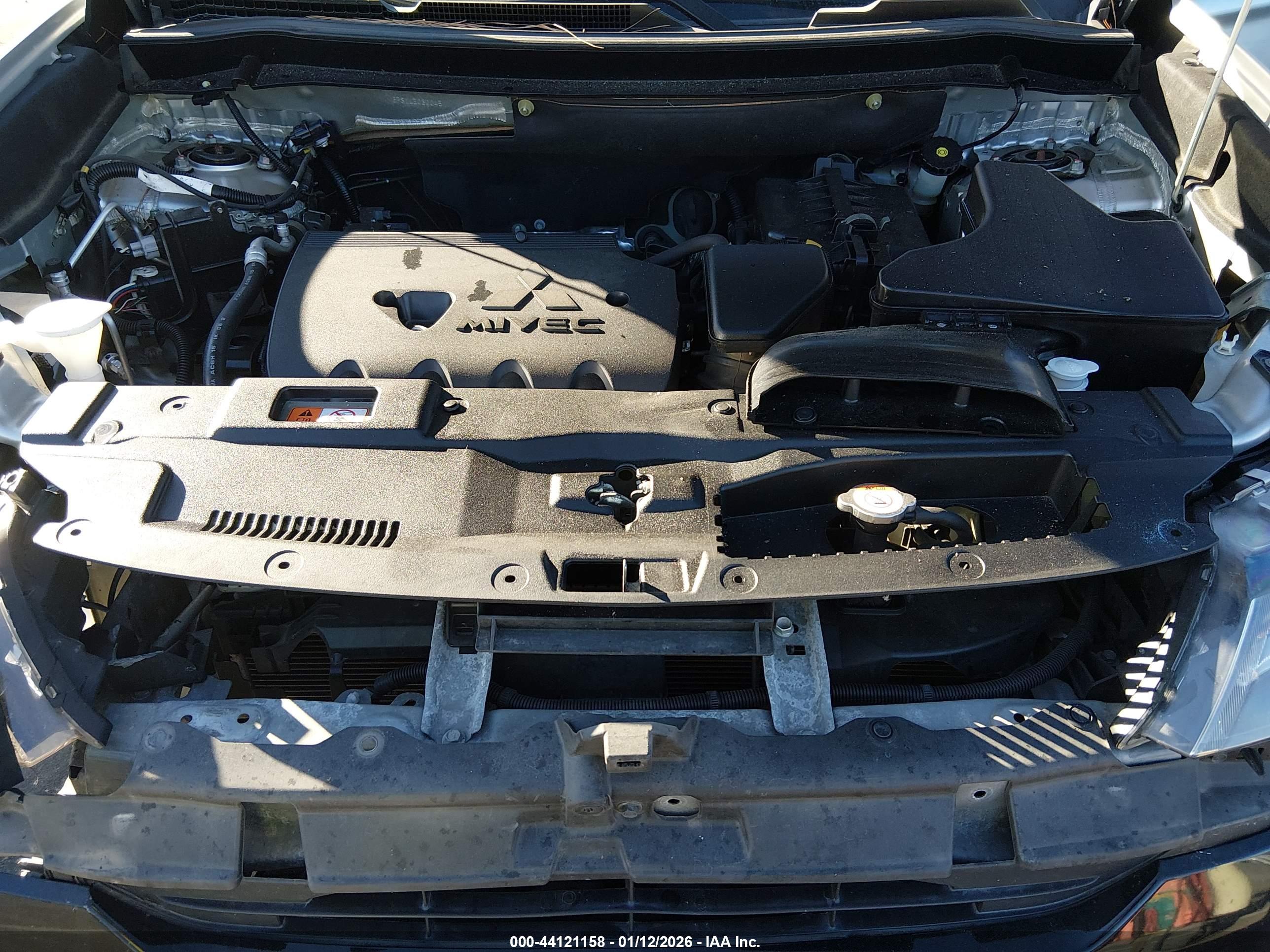 MITSUBISHI OUTLANDER image 10