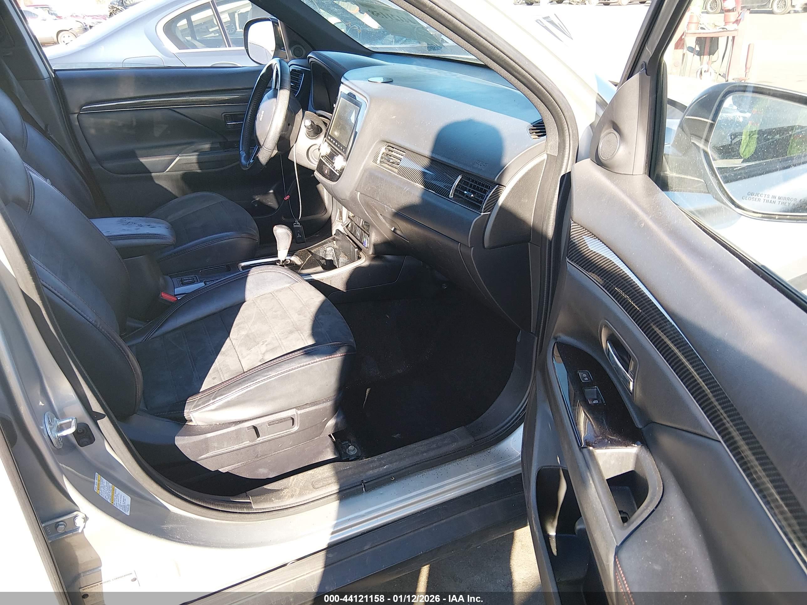 MITSUBISHI OUTLANDER image 5