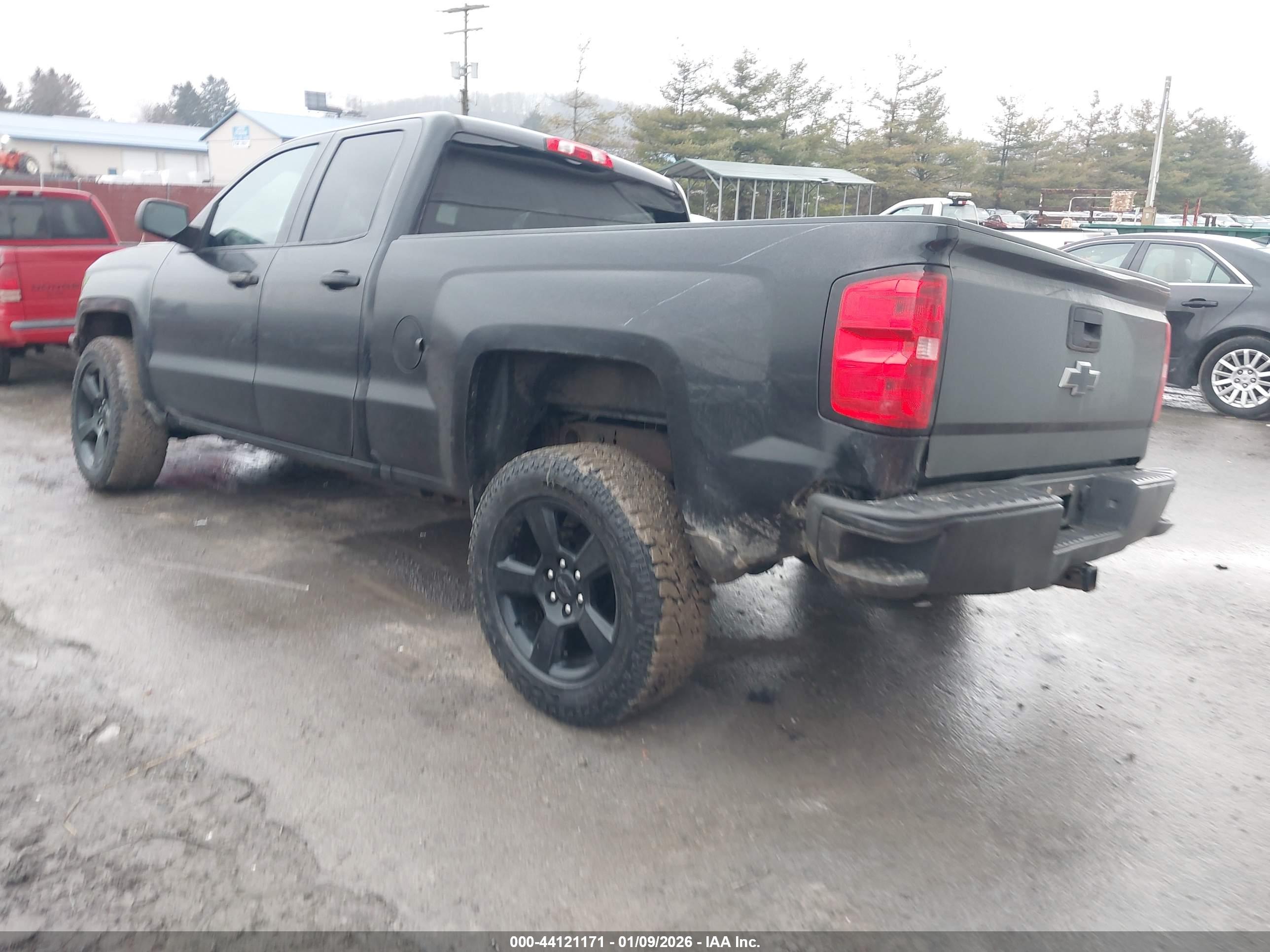 CHEVROLET SILVERADO image 3