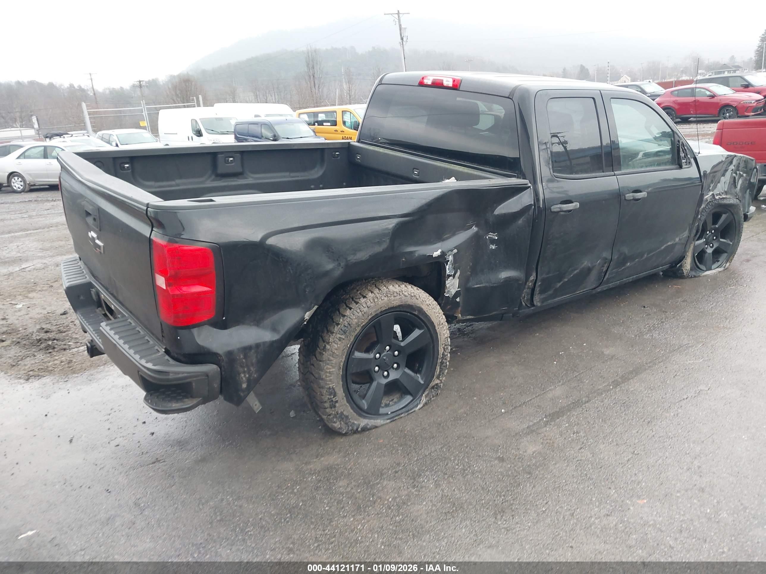 CHEVROLET SILVERADO image 4