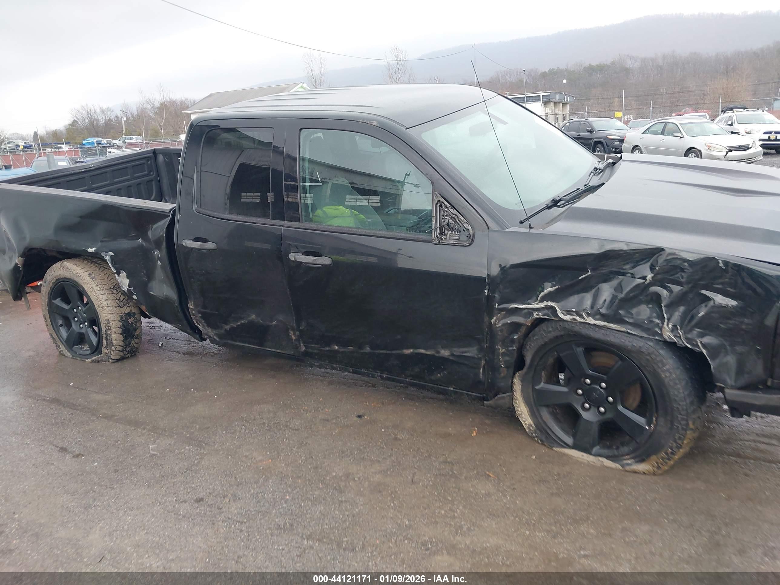 CHEVROLET SILVERADO image 6