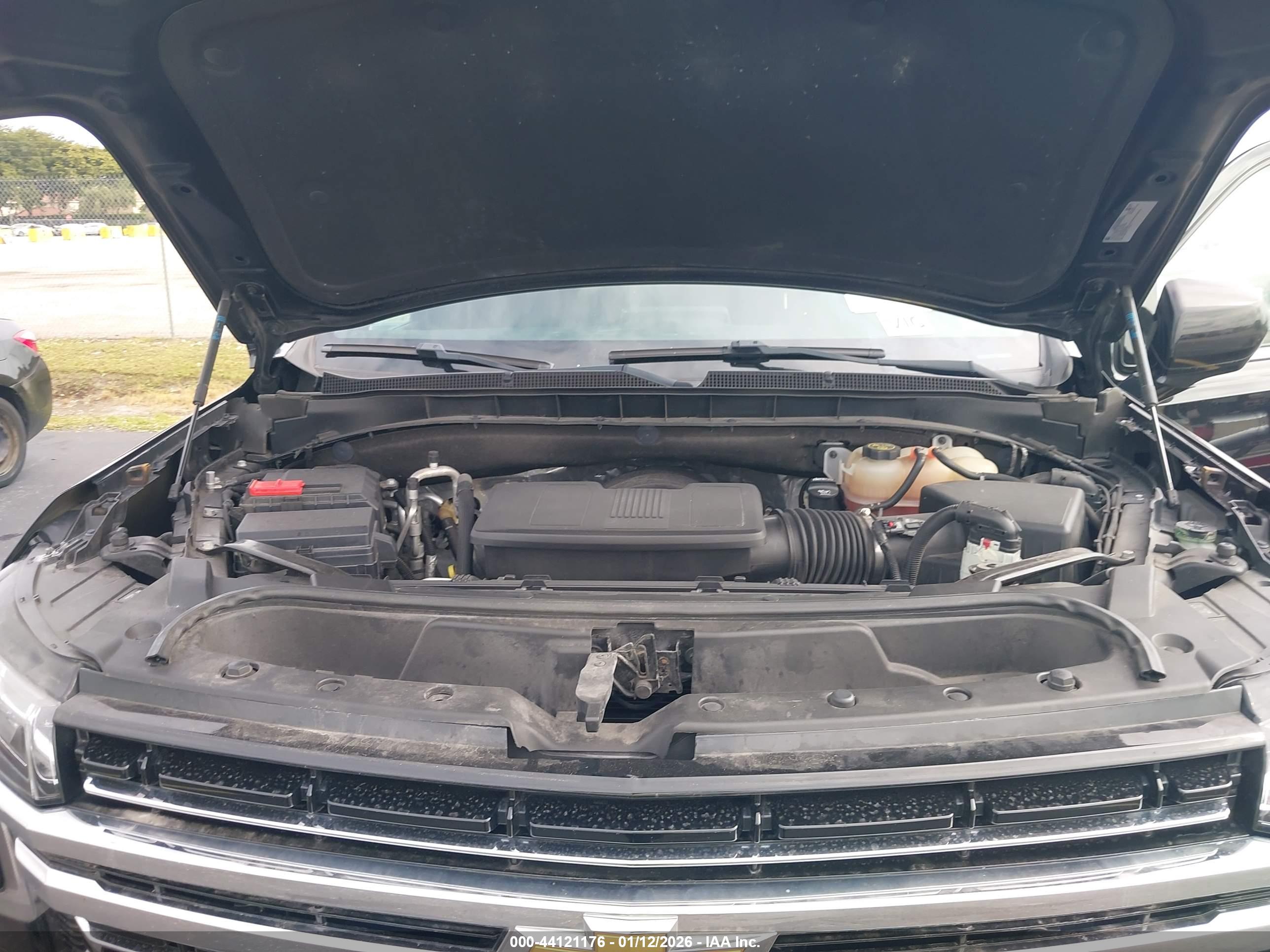 CHEVROLET SUBURBAN image 10