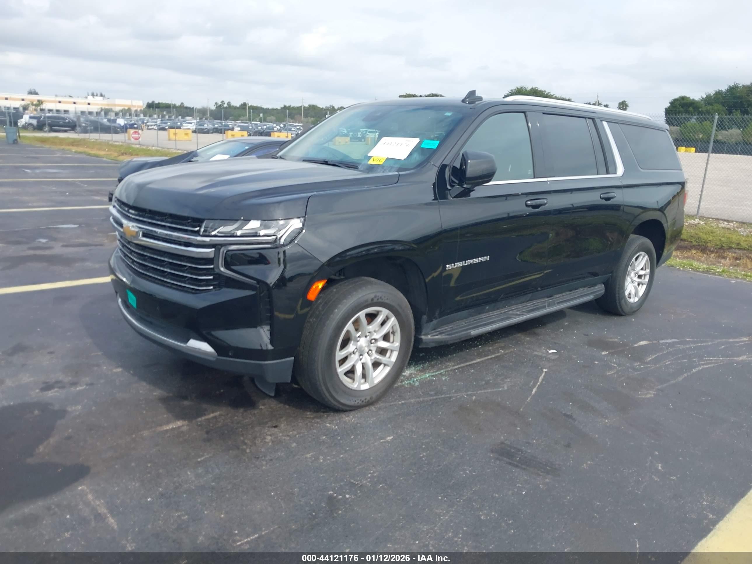 CHEVROLET SUBURBAN image 2
