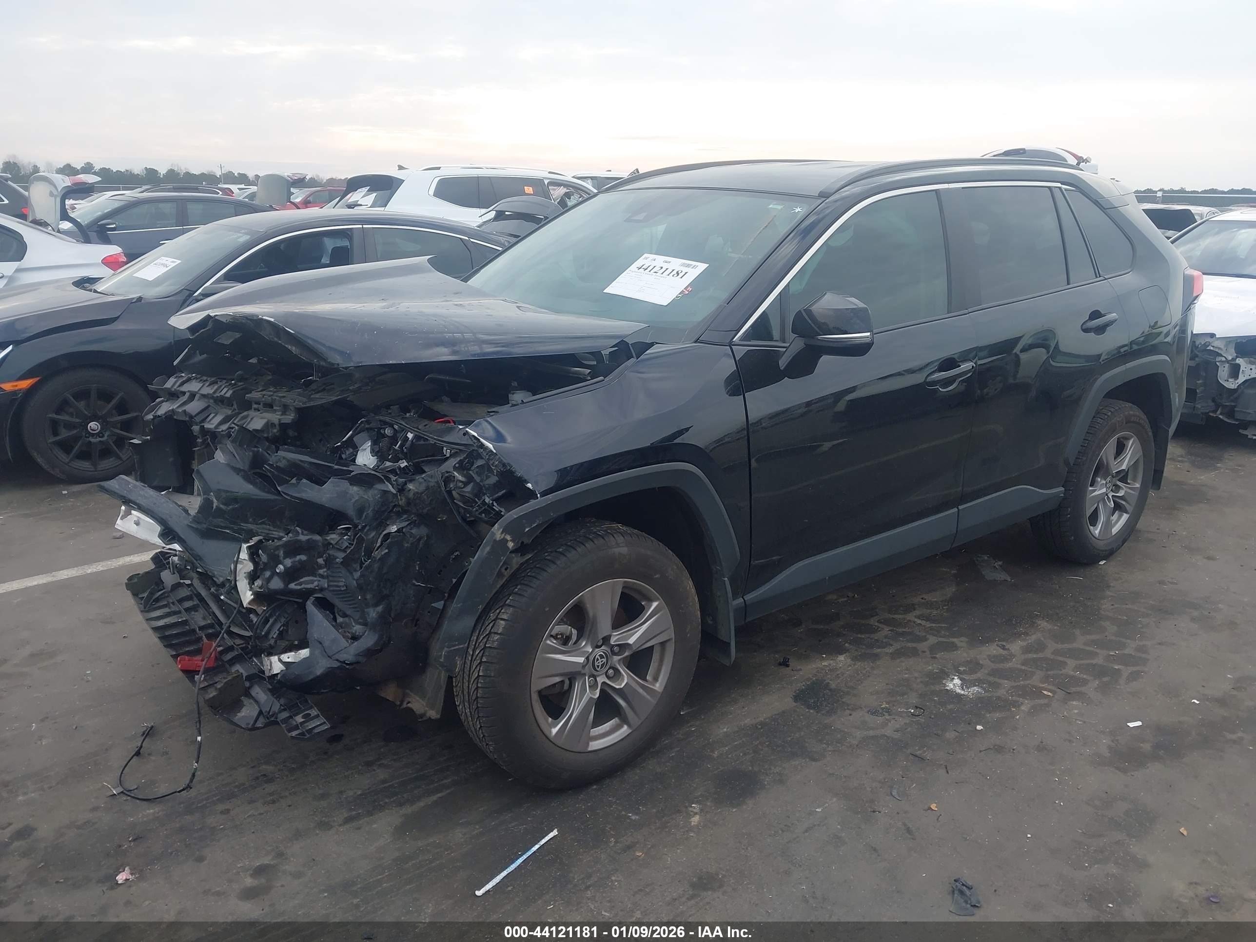 TOYOTA RAV4 image 2