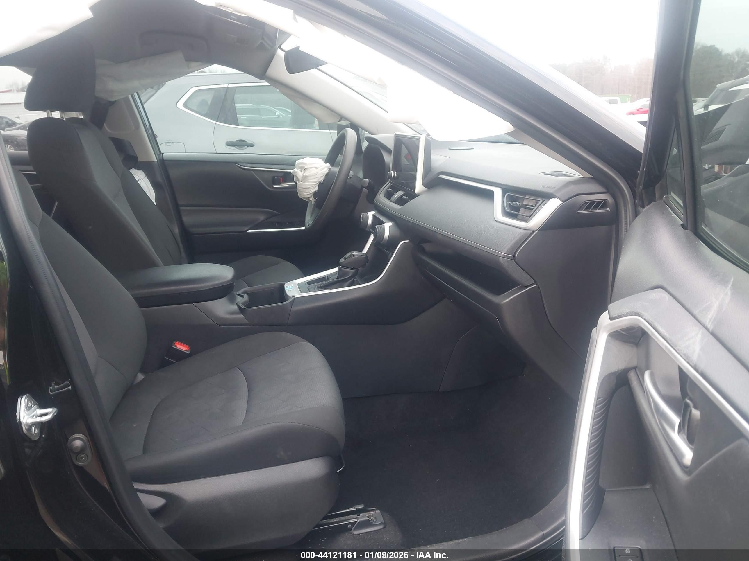 TOYOTA RAV4 image 5