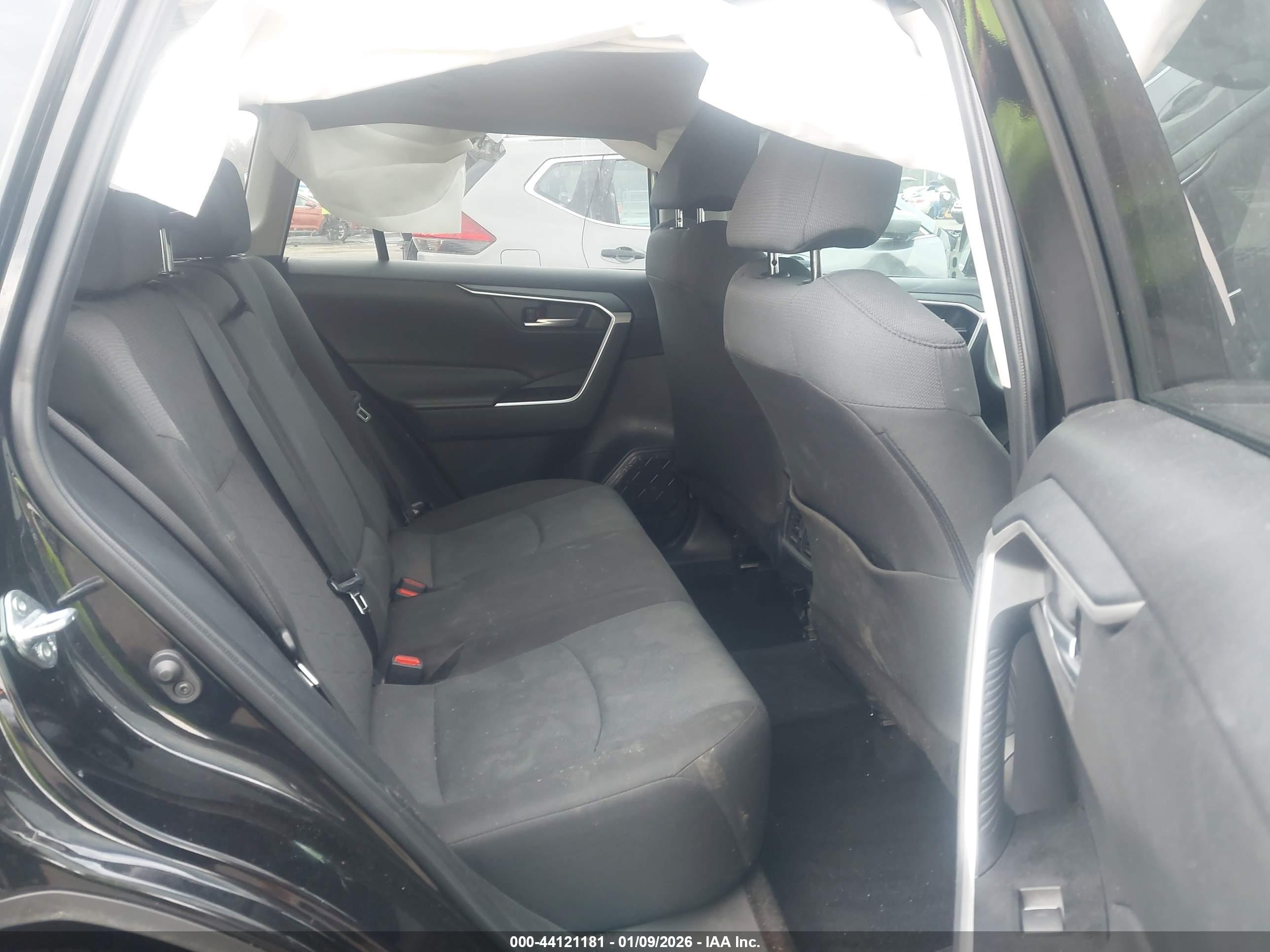 TOYOTA RAV4 image 8