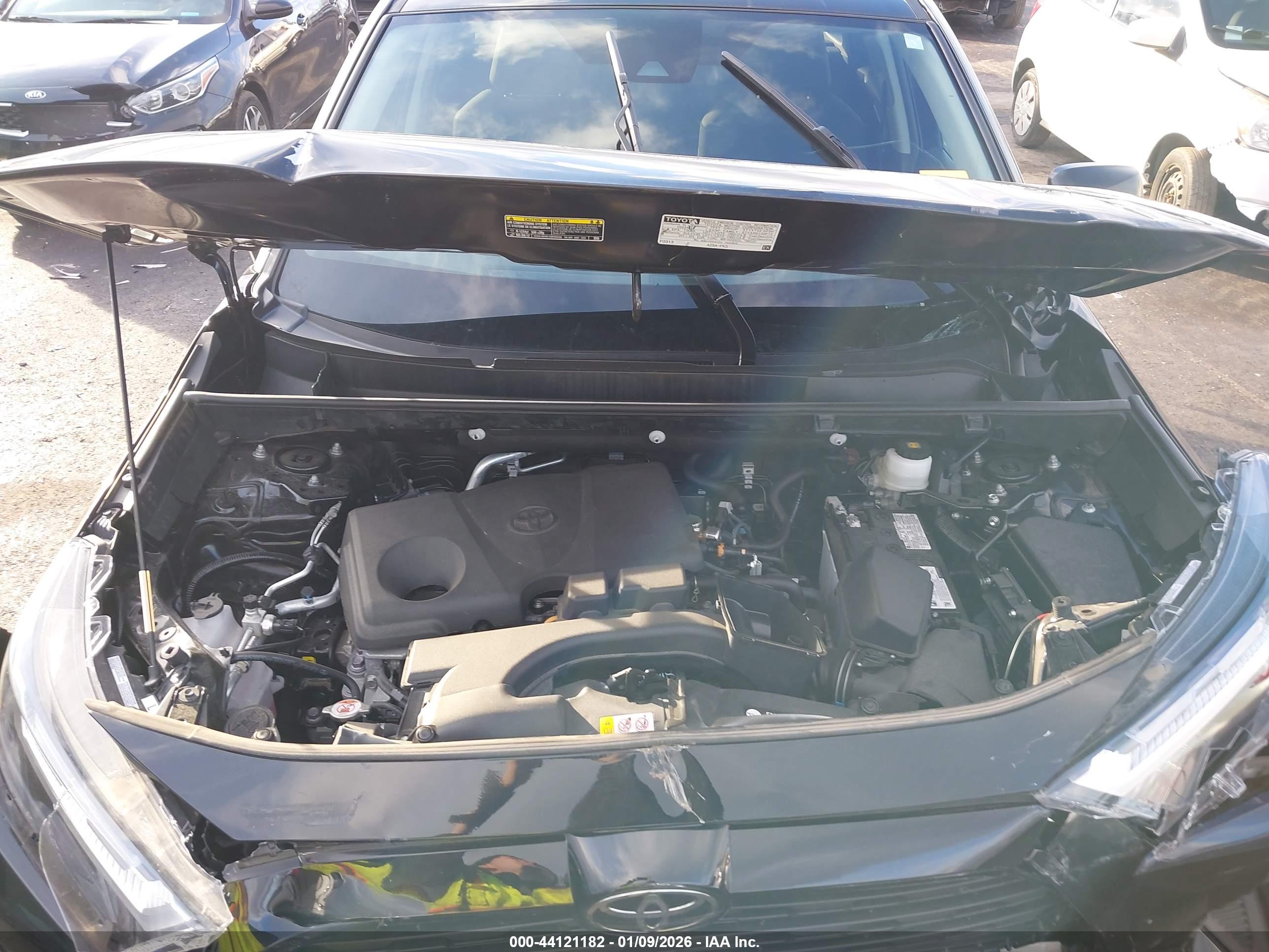 TOYOTA RAV4 image 10