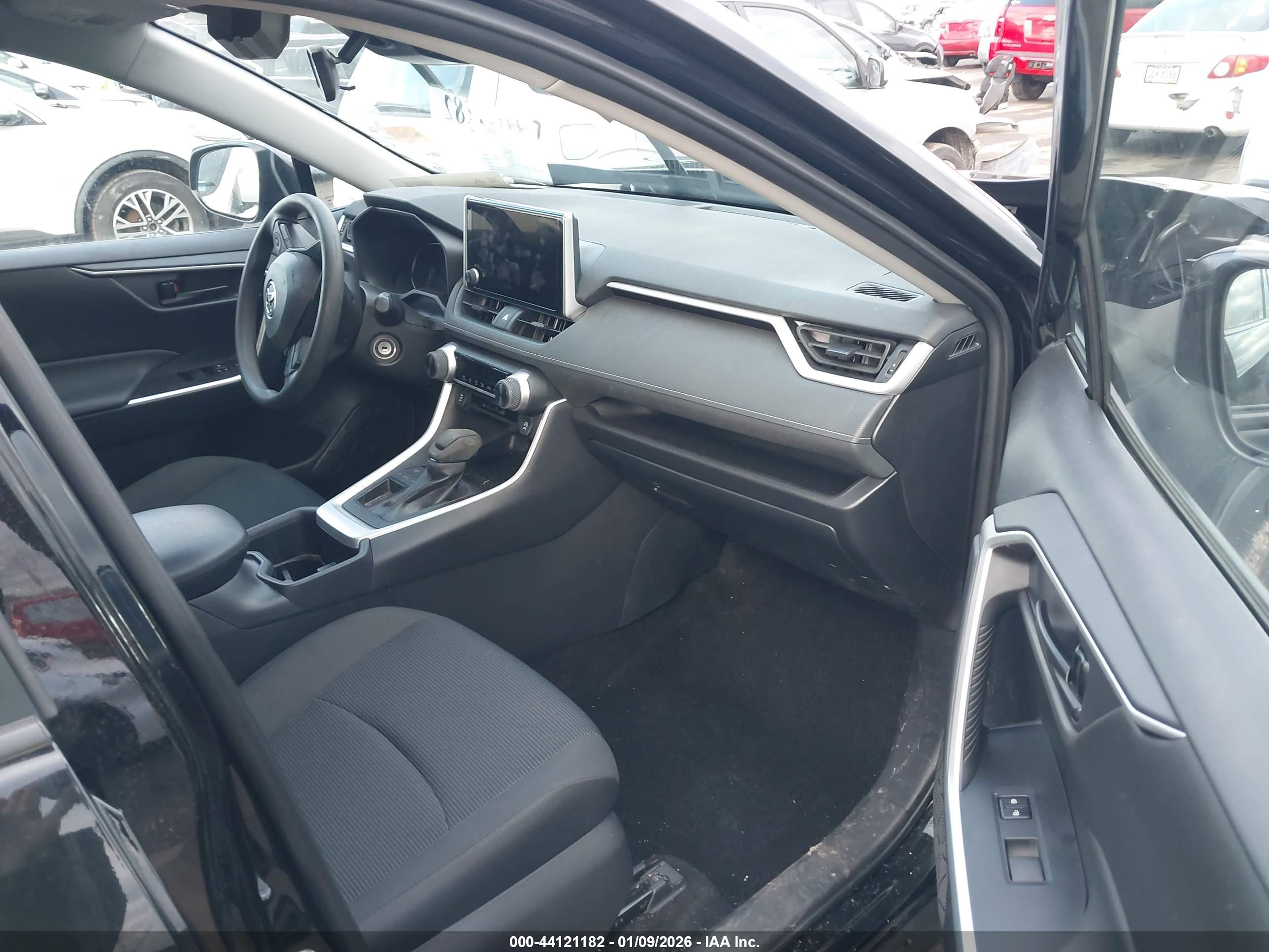 TOYOTA RAV4 image 5