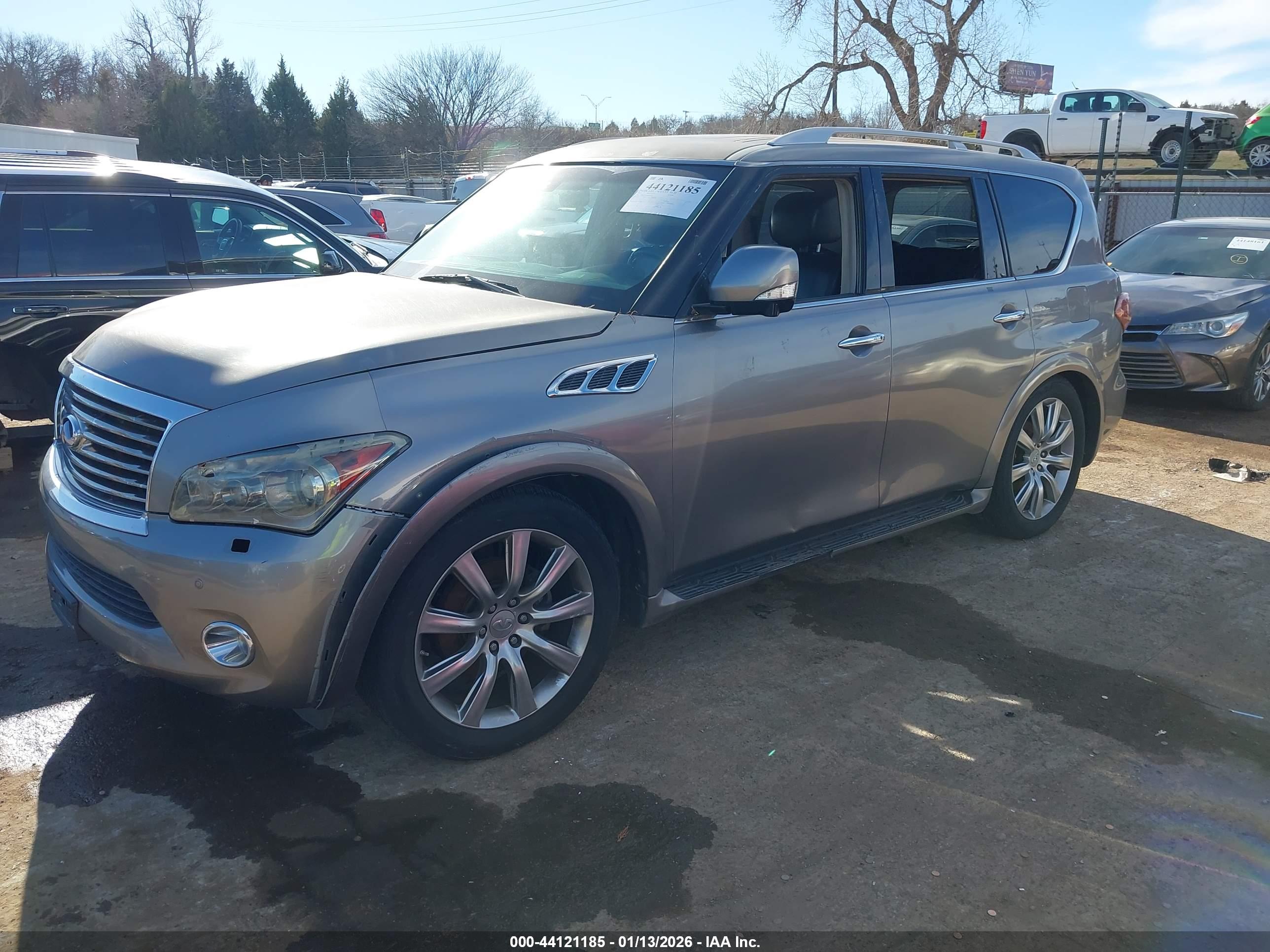 INFINITI QX56 image 2