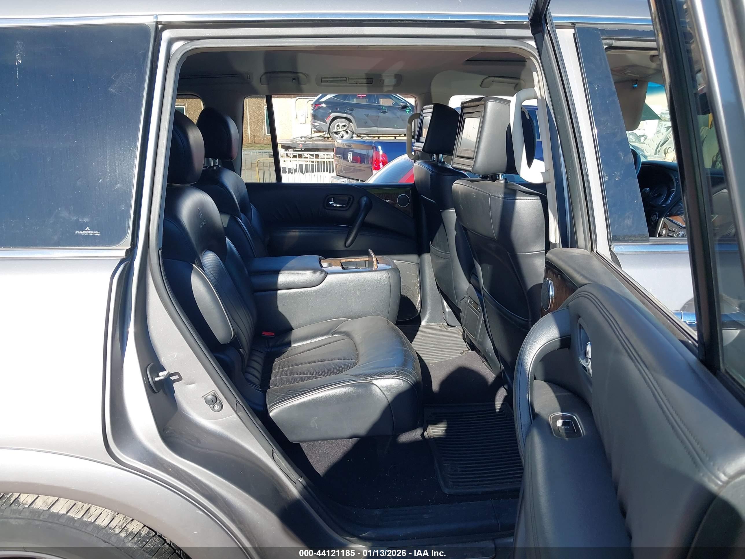 INFINITI QX56 image 8