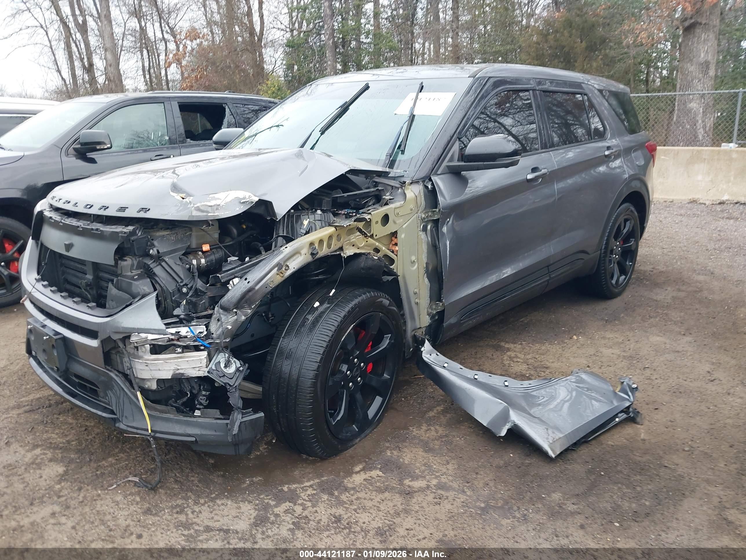 FORD EXPLORER image 6