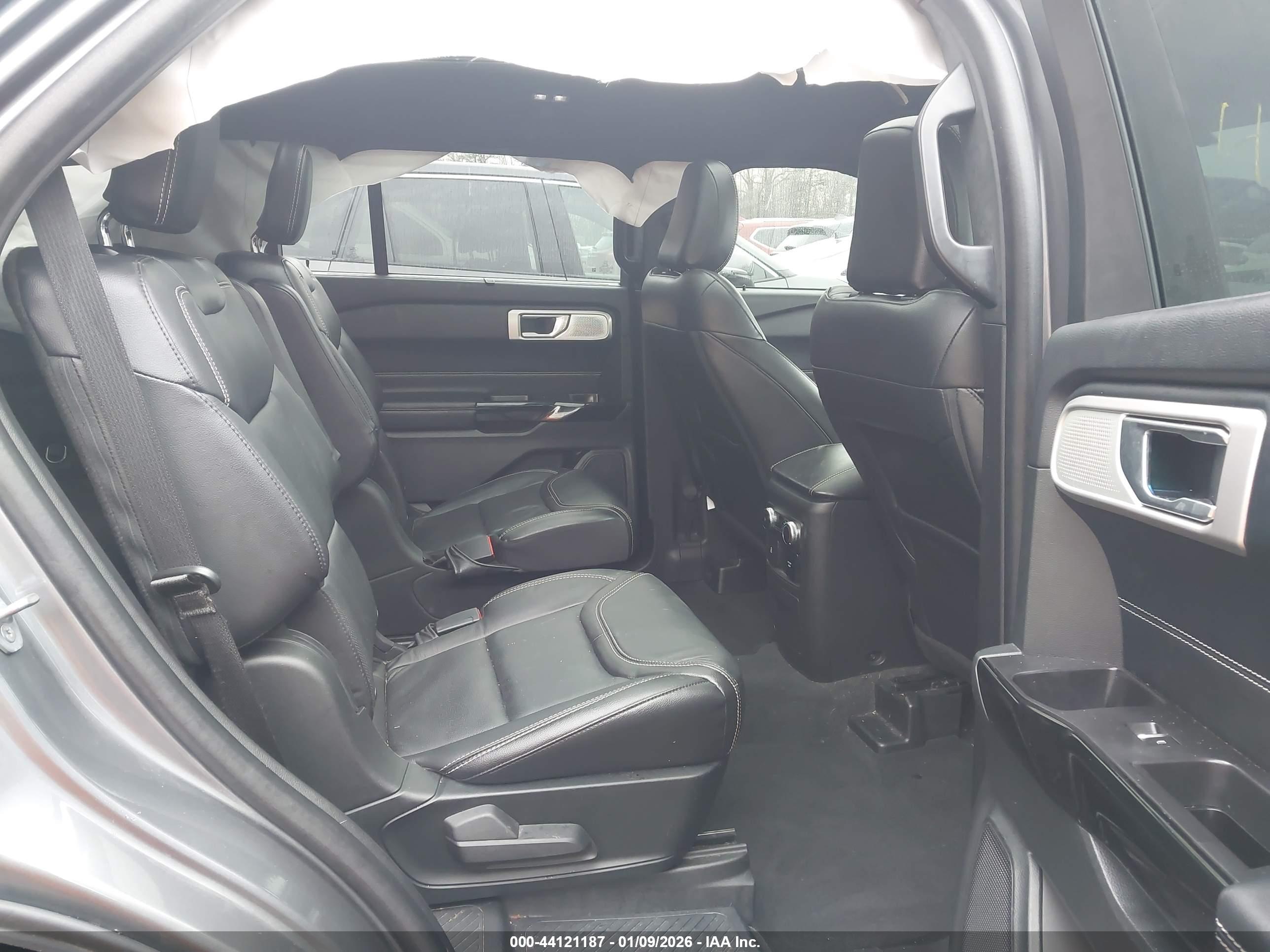 FORD EXPLORER image 8