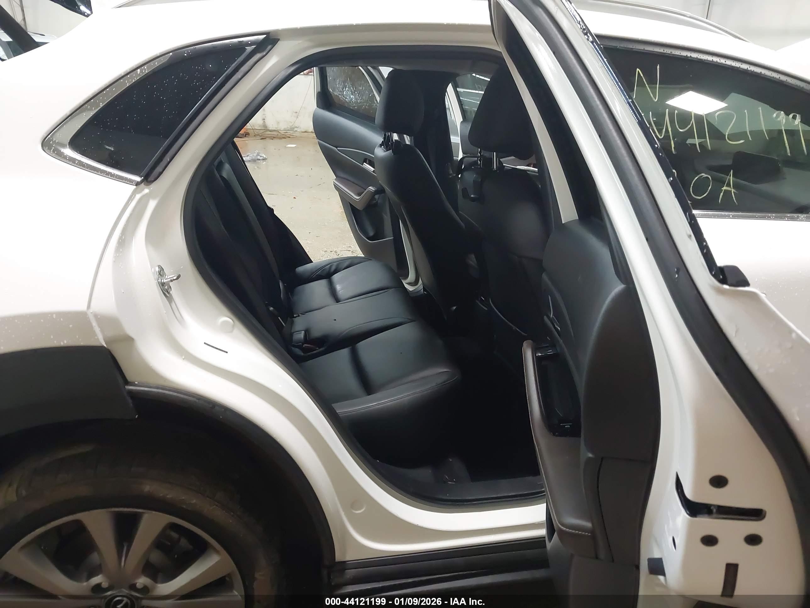 MAZDA CX-30 image 8