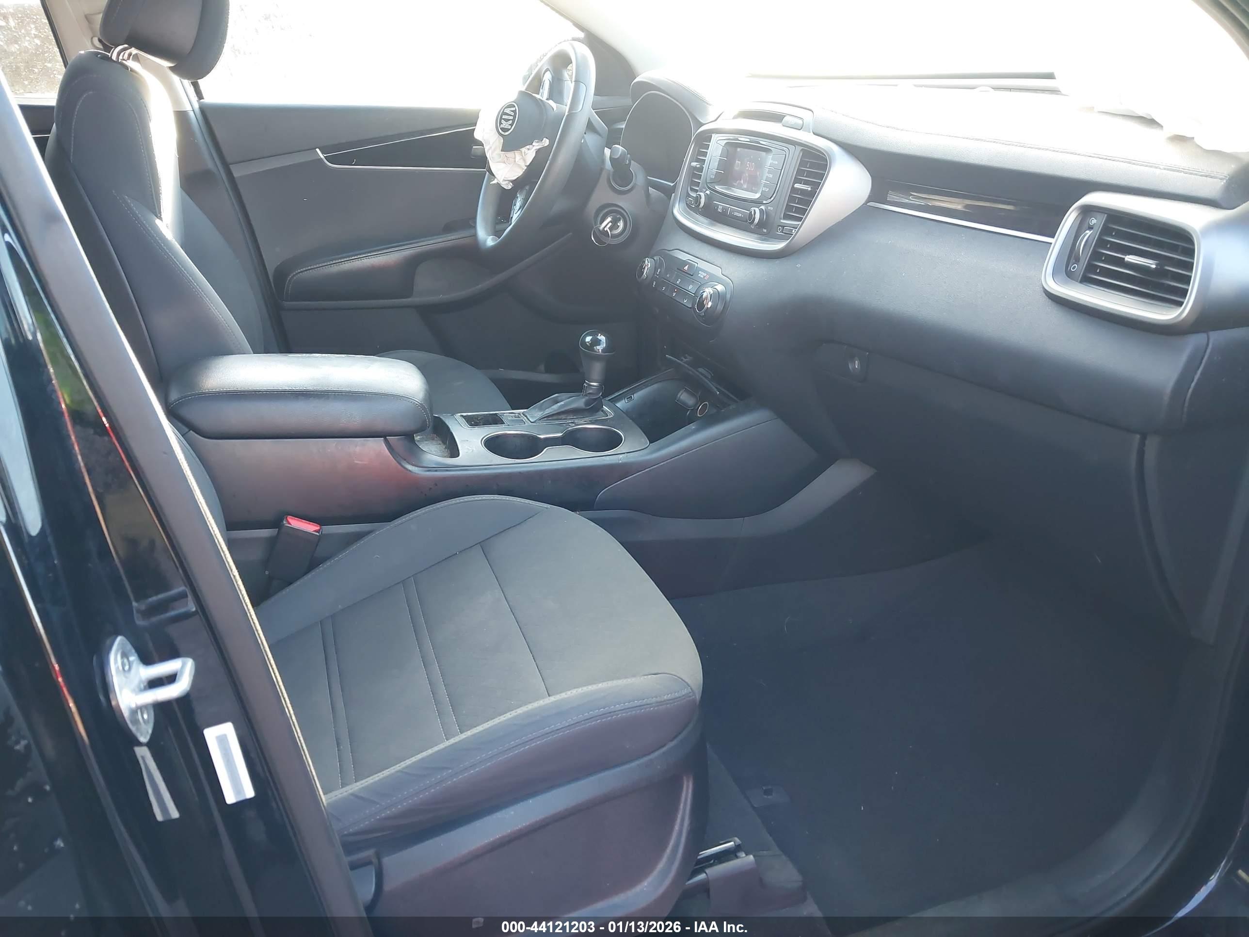 KIA SORENTO image 5