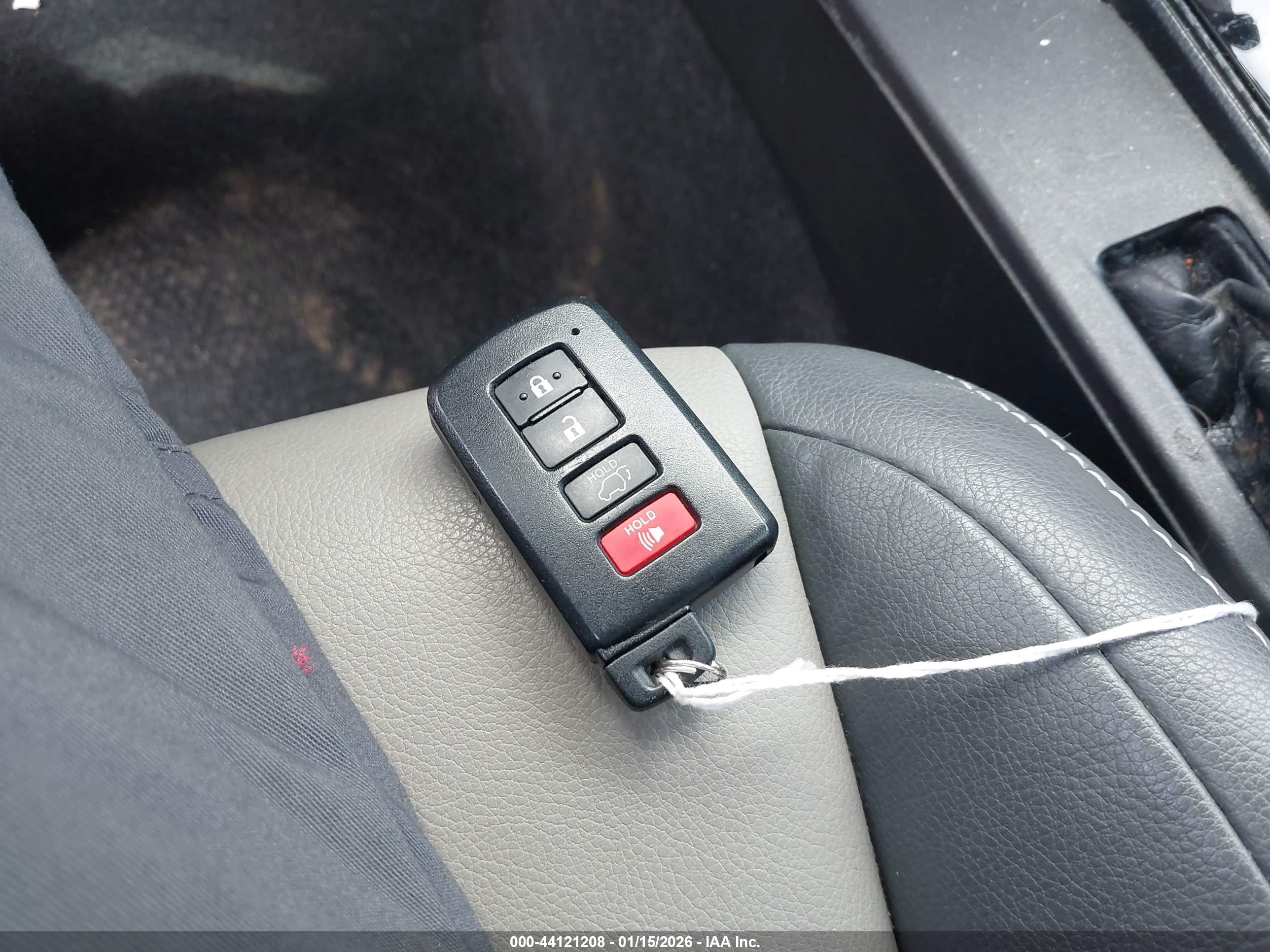 TOYOTA RAV4 image 11