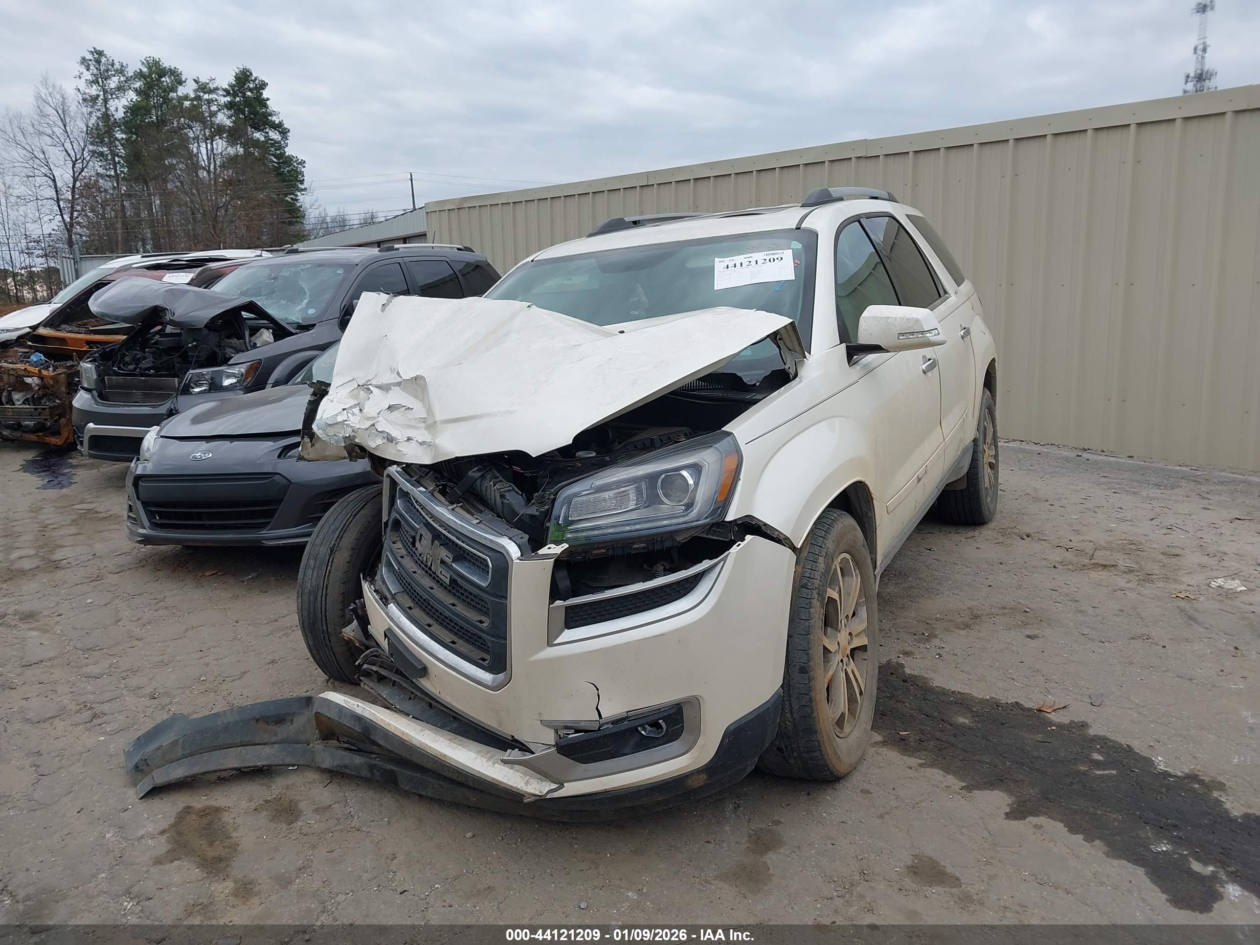 GMC ACADIA image 2