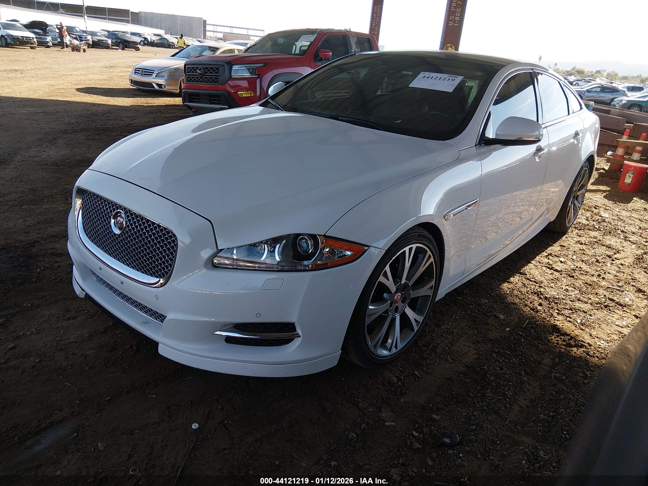 JAGUAR XJ image 2