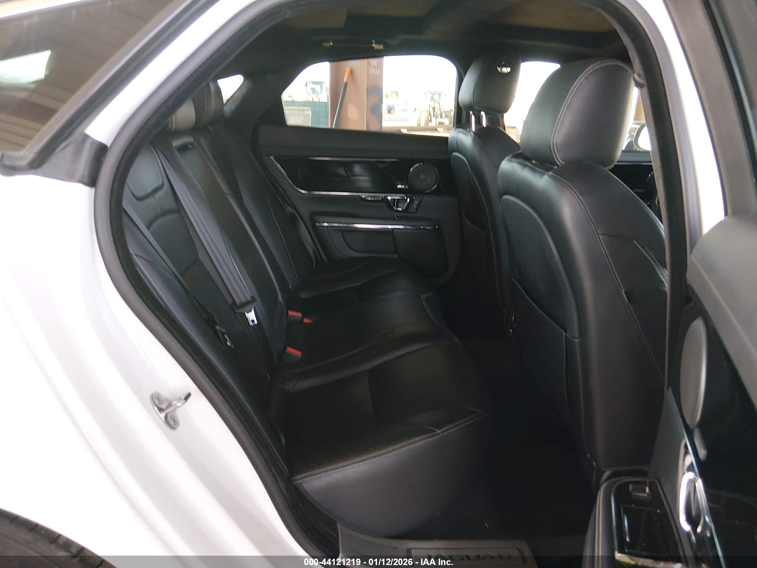 JAGUAR XJ image 8