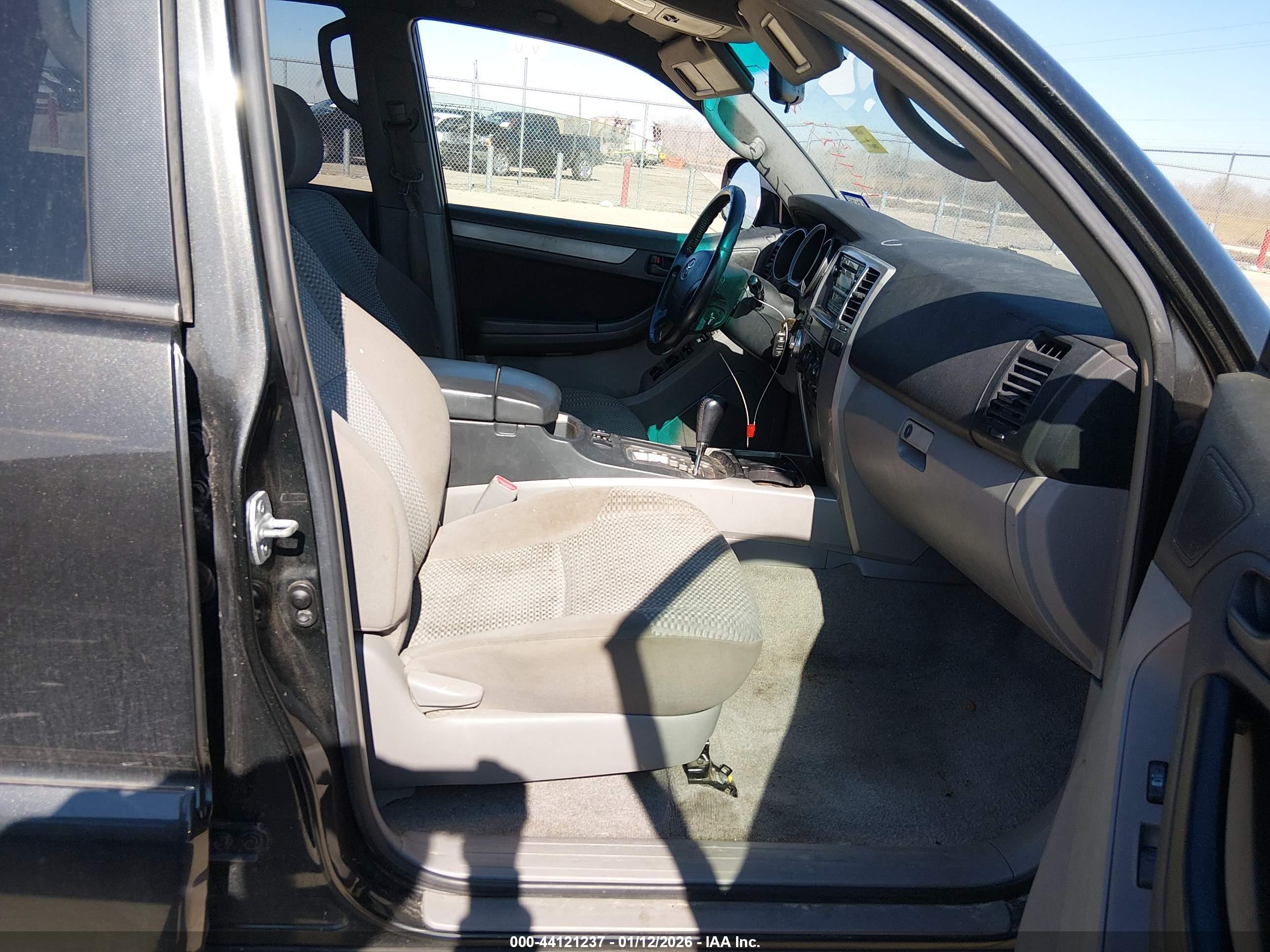TOYOTA 4RUNNER image 5