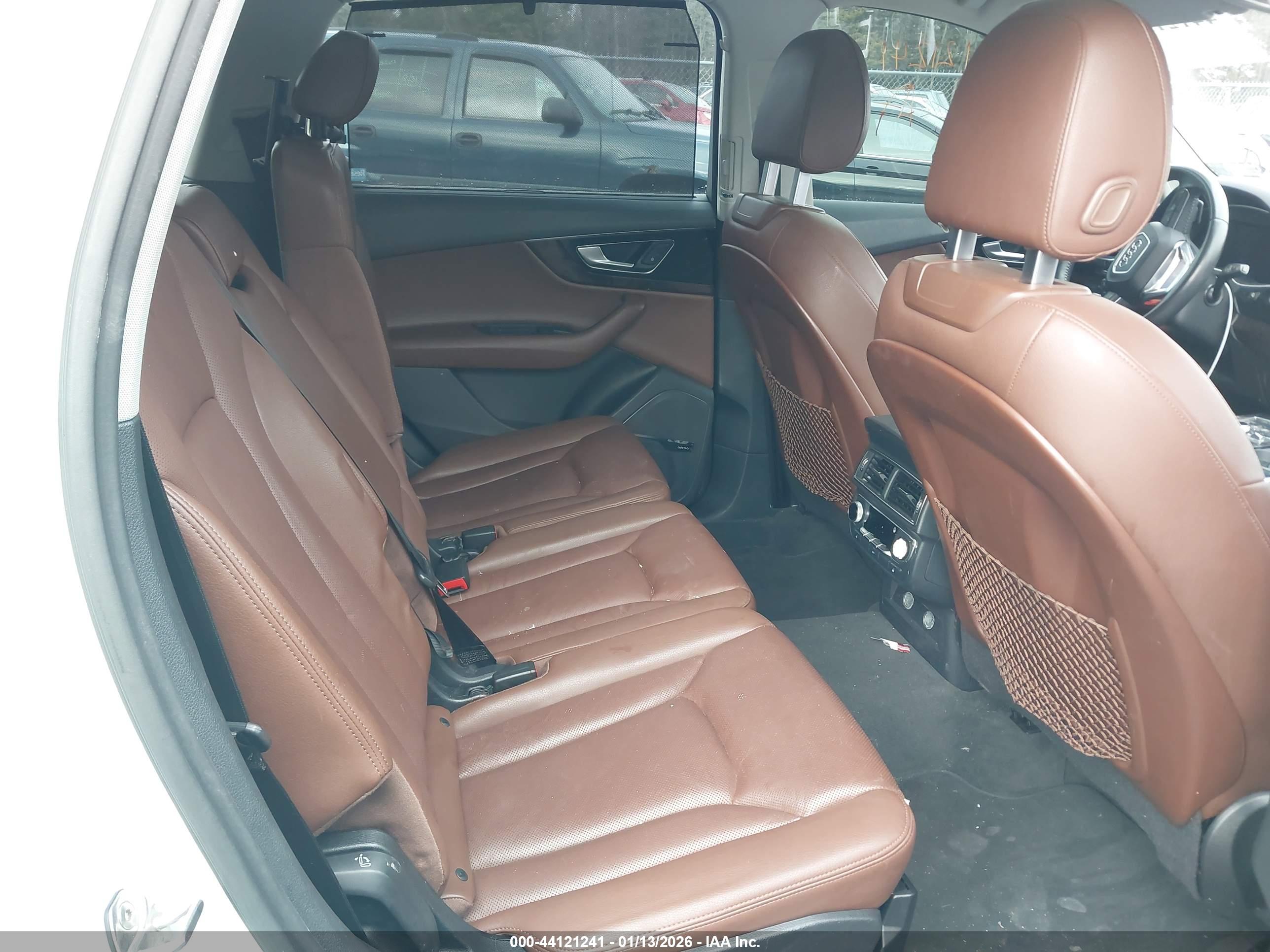 AUDI Q7 image 8