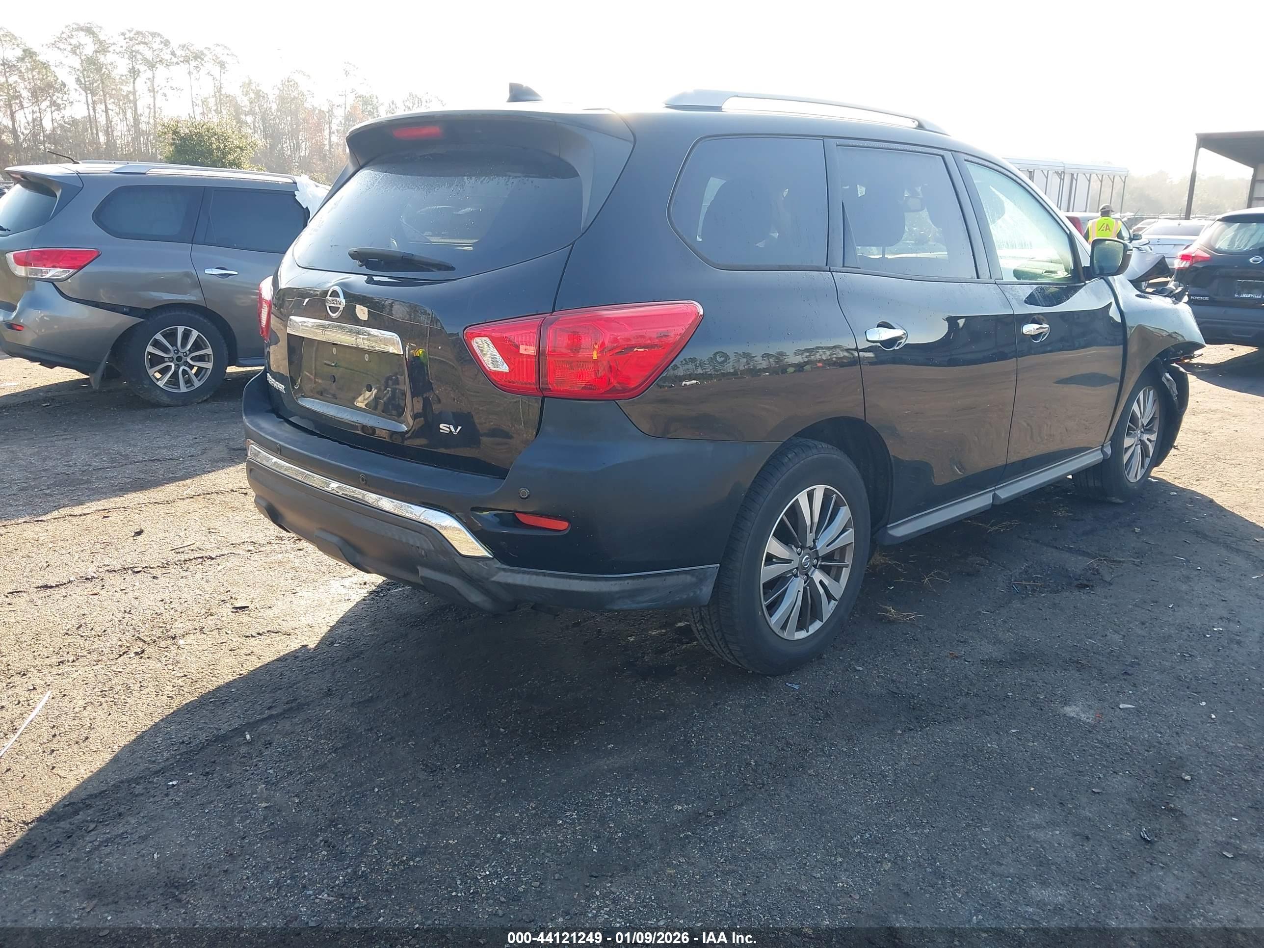NISSAN PATHFINDER image 4