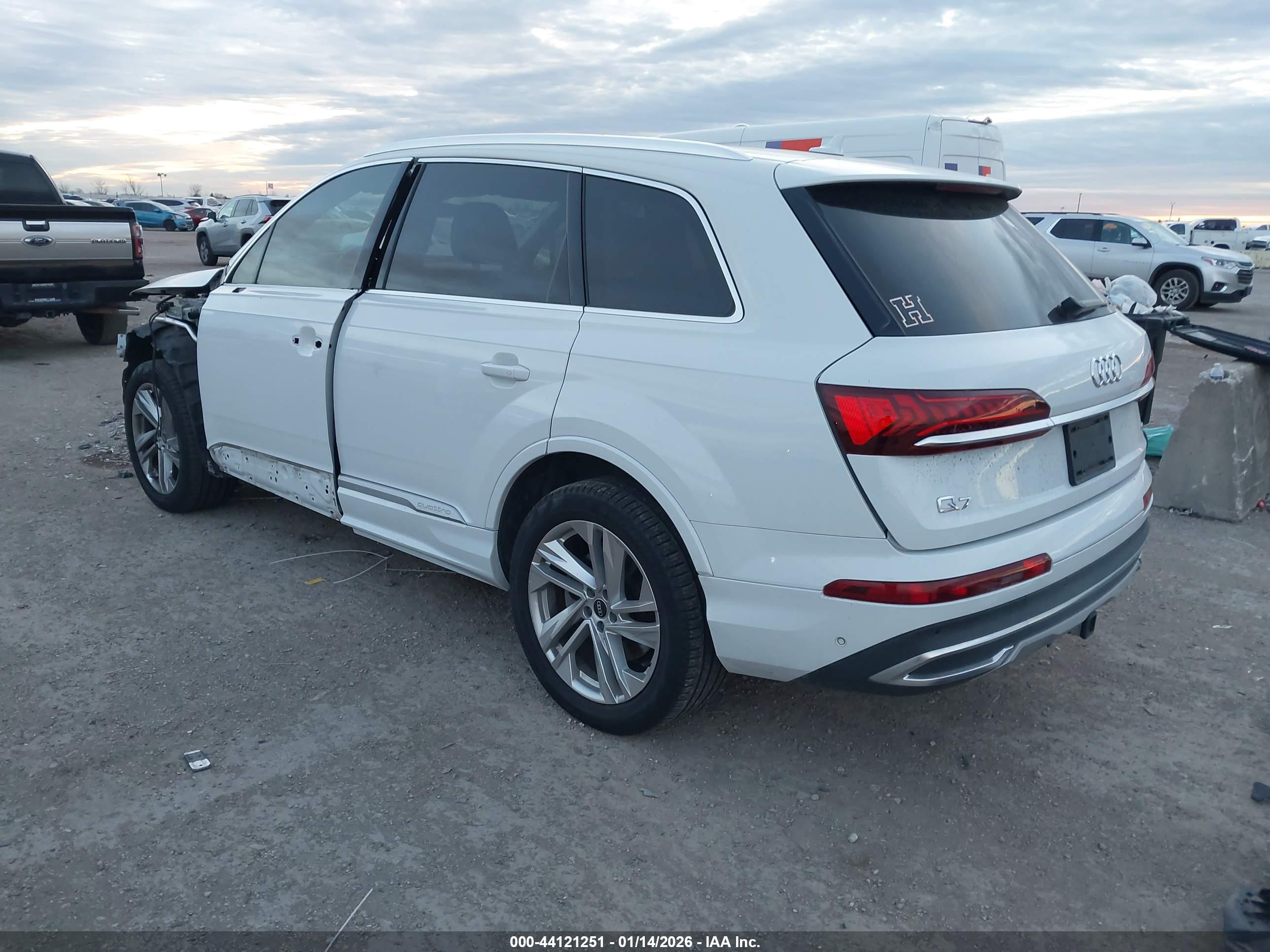 AUDI Q7 image 3