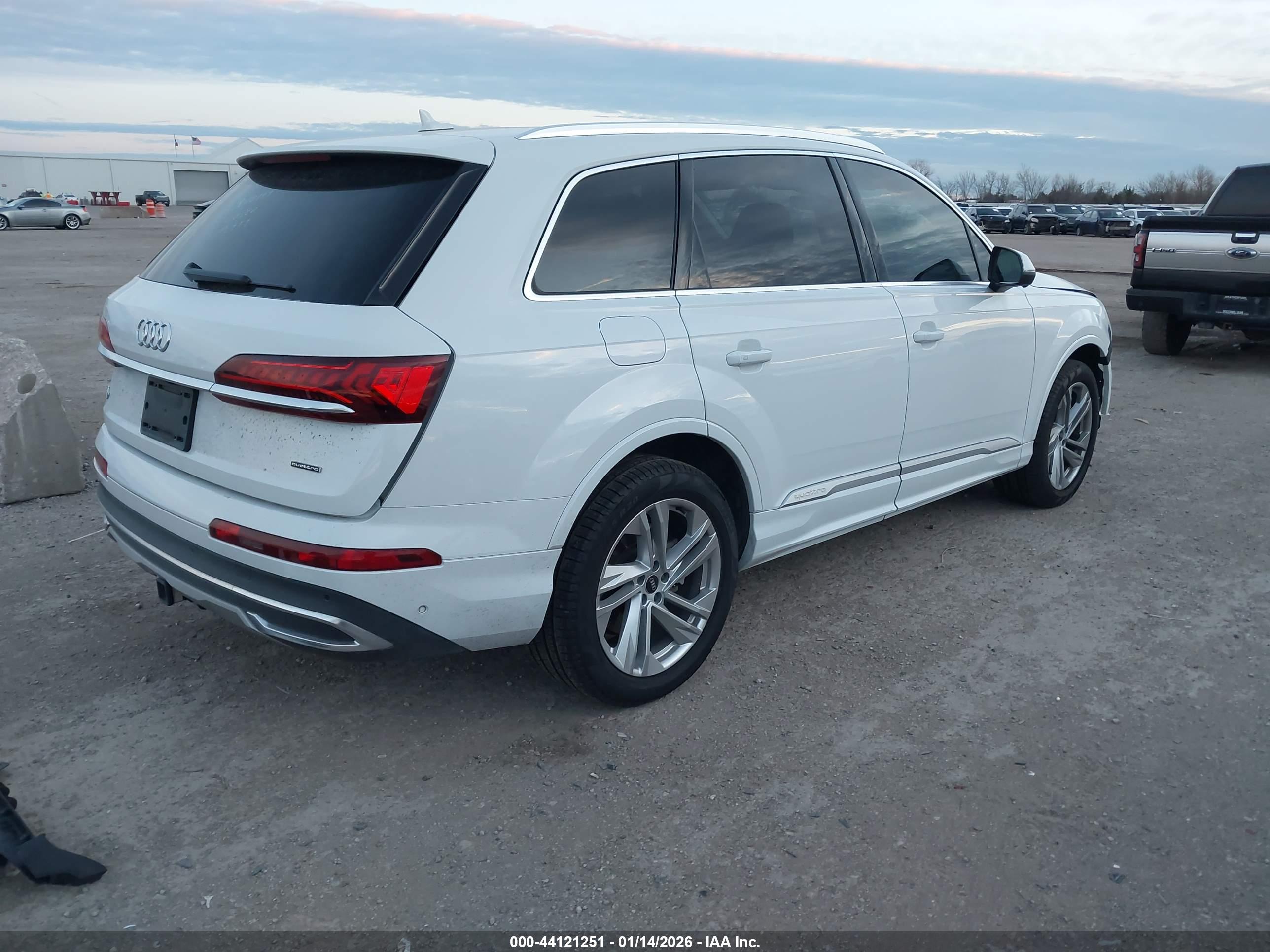 AUDI Q7 image 4