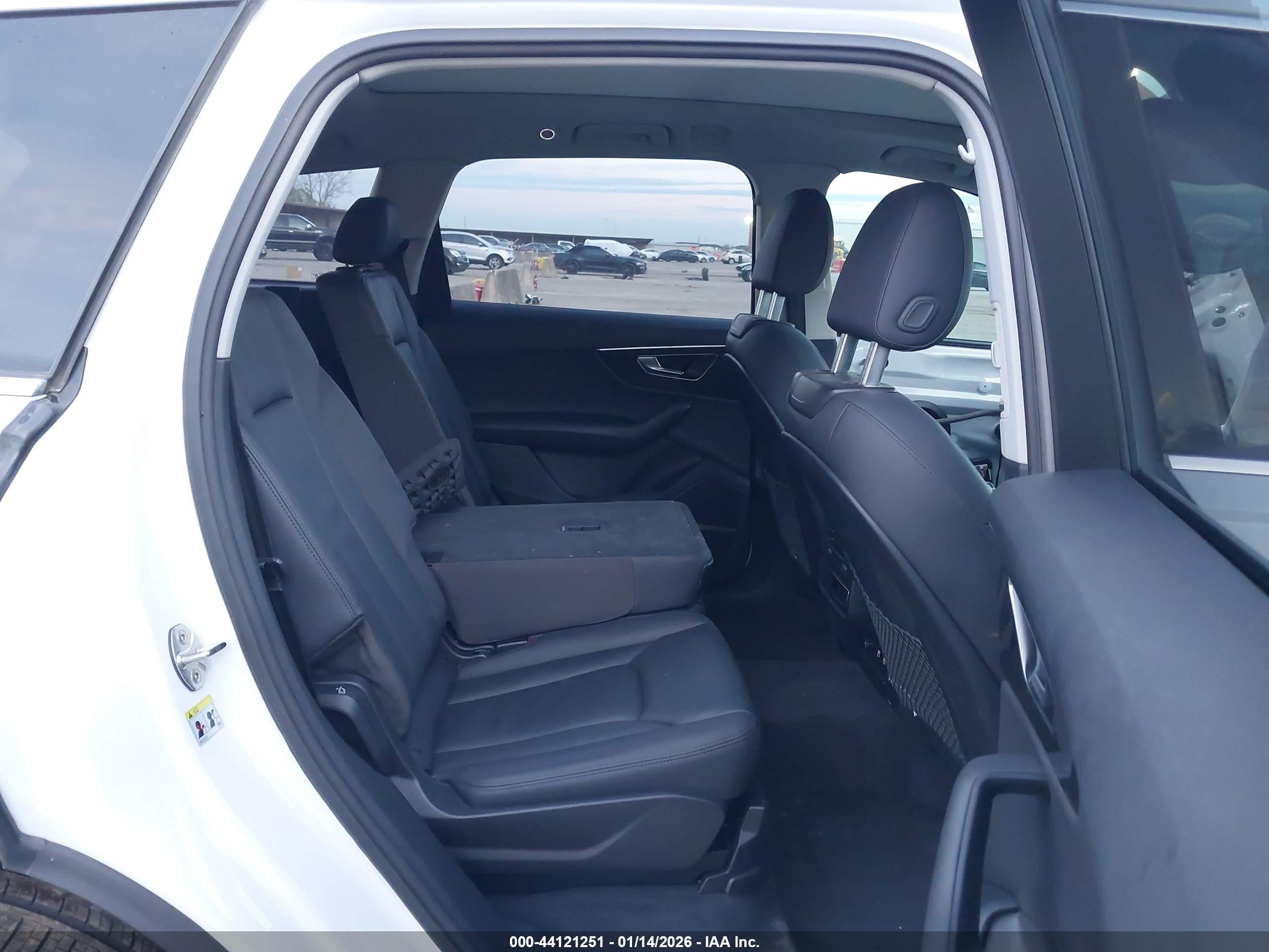 AUDI Q7 image 8