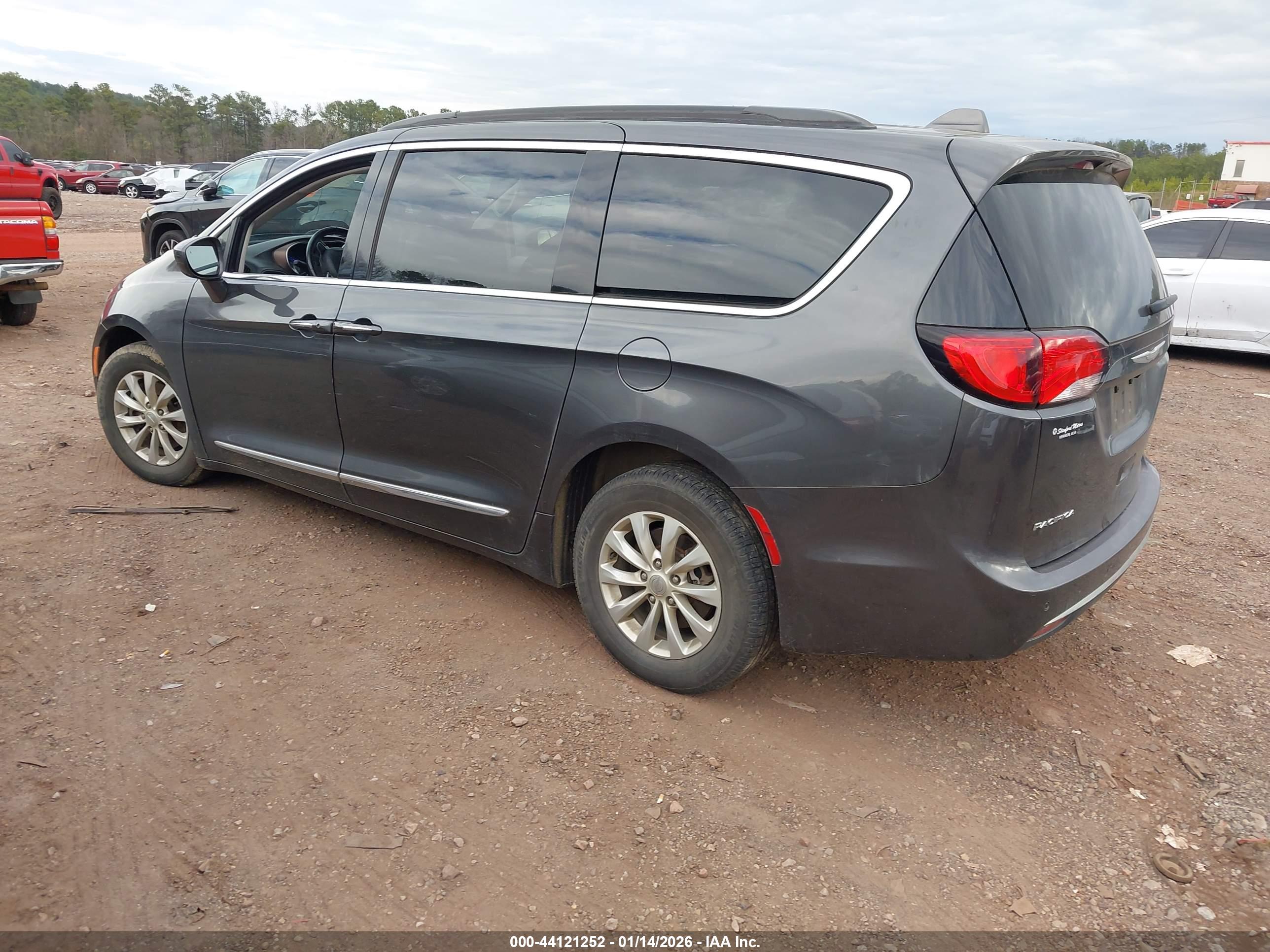 CHRYSLER PACIFICA image 3