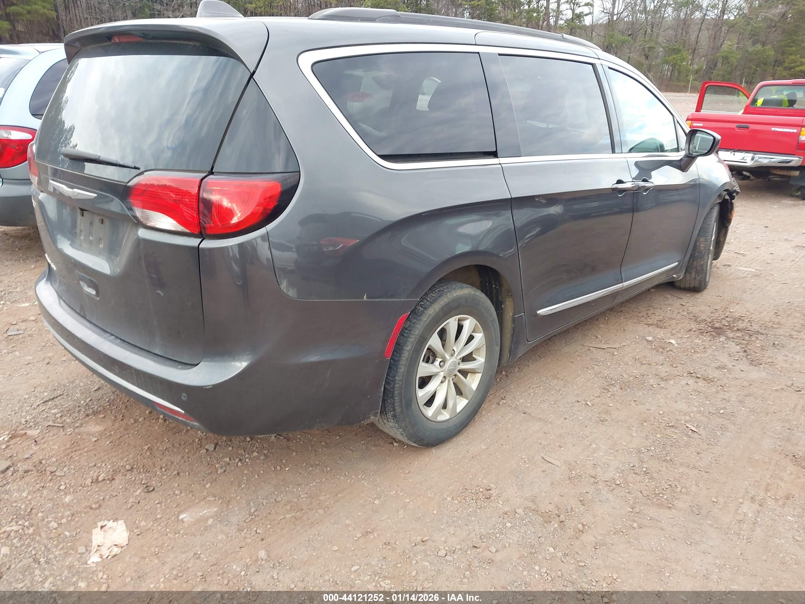 CHRYSLER PACIFICA image 4
