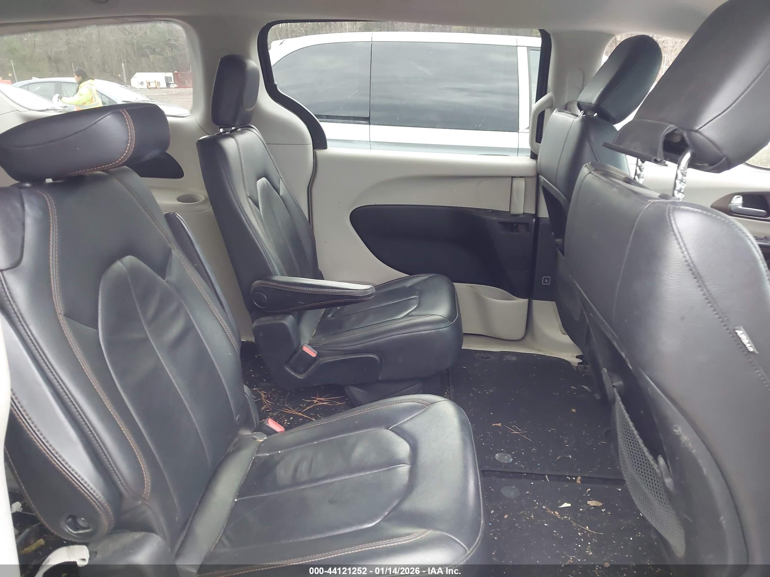 CHRYSLER PACIFICA image 8