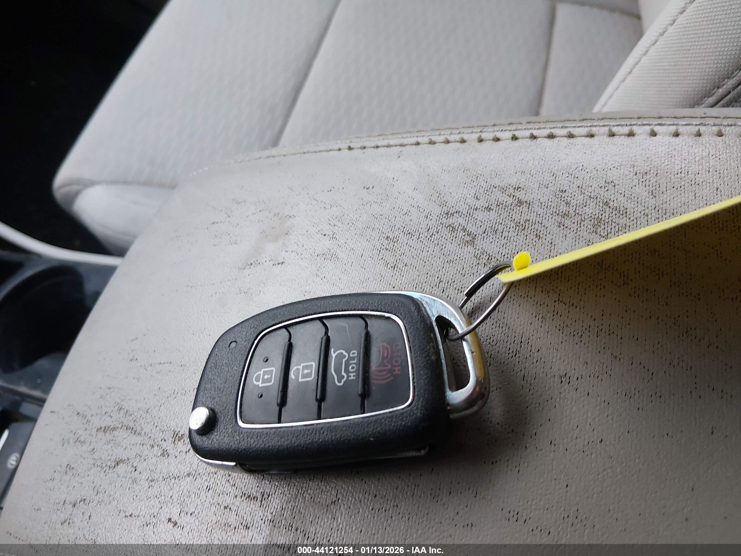 HYUNDAI TUCSON image 11