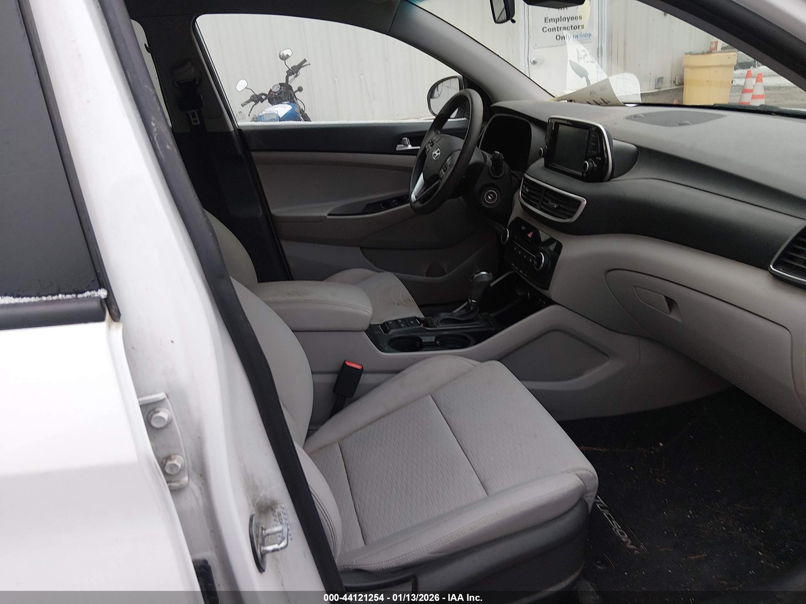 HYUNDAI TUCSON image 5