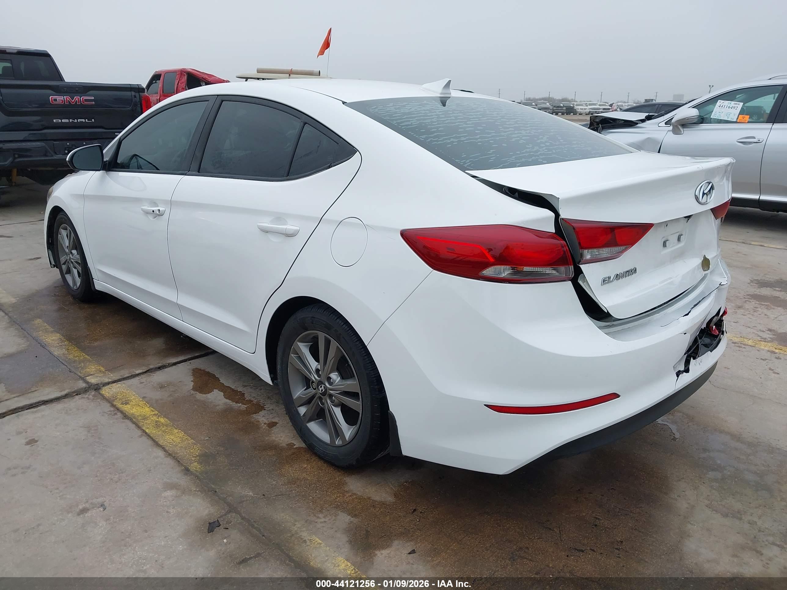 HYUNDAI ELANTRA image 3
