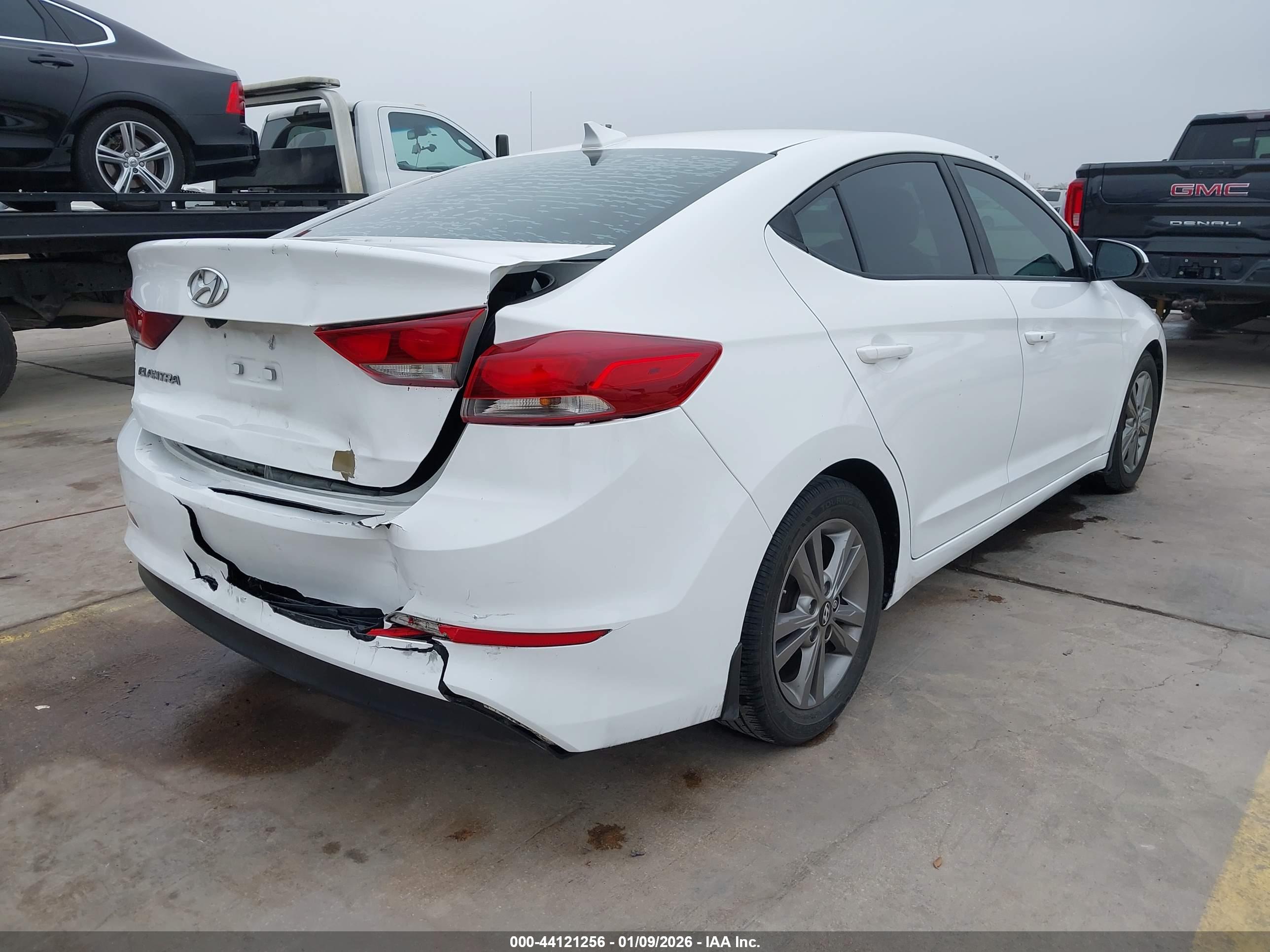 HYUNDAI ELANTRA image 4