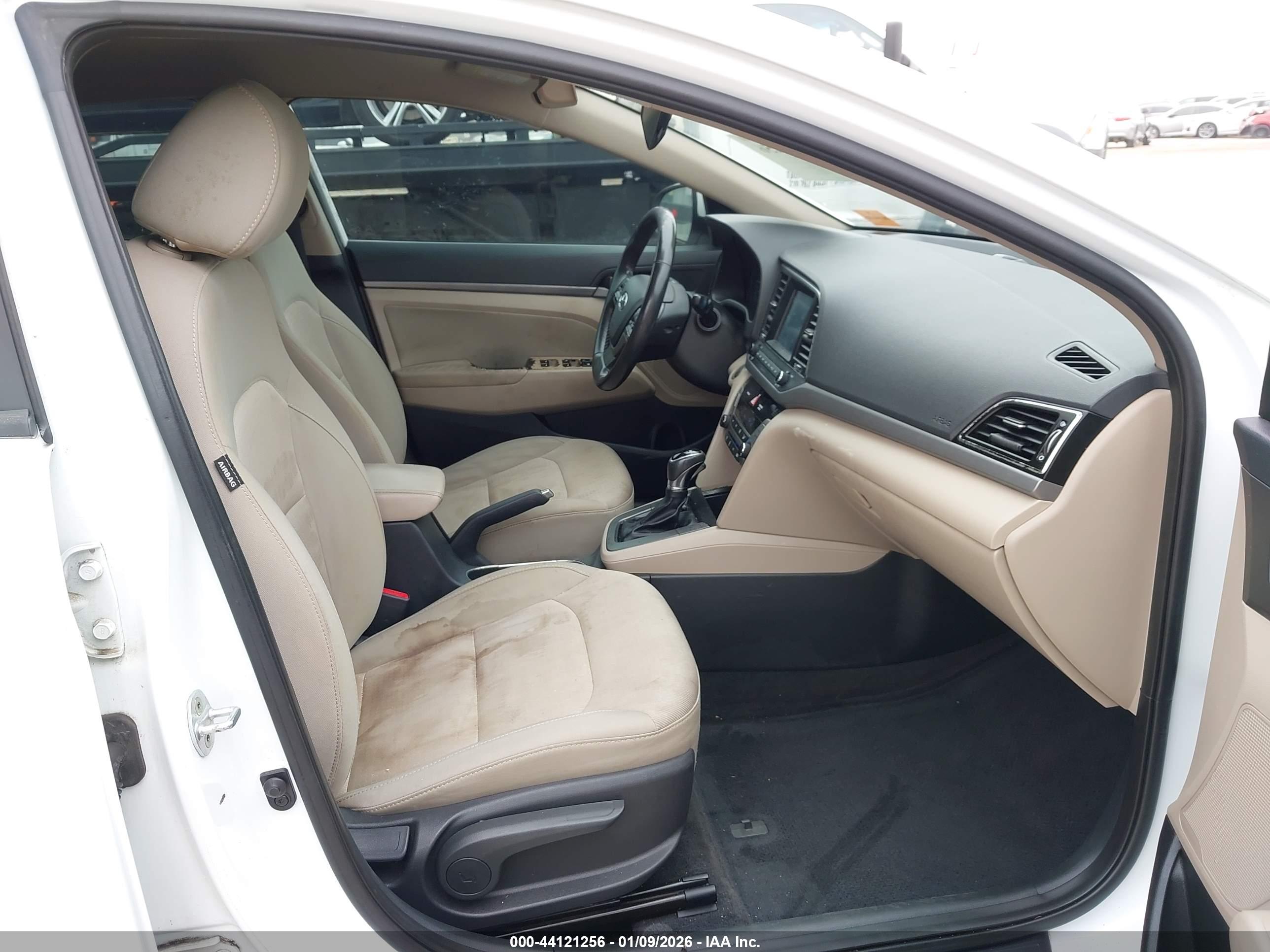 HYUNDAI ELANTRA image 5