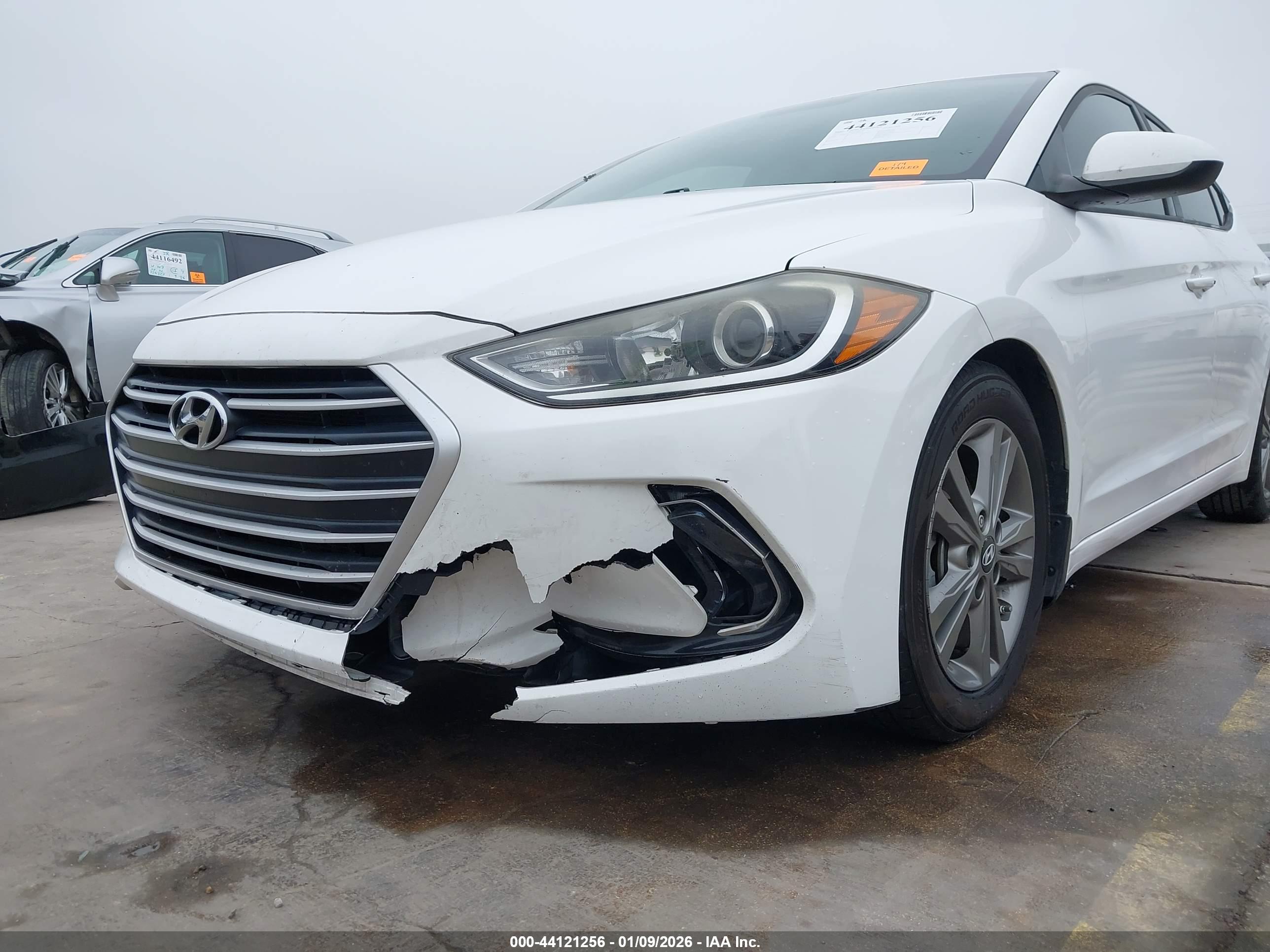 HYUNDAI ELANTRA image 6